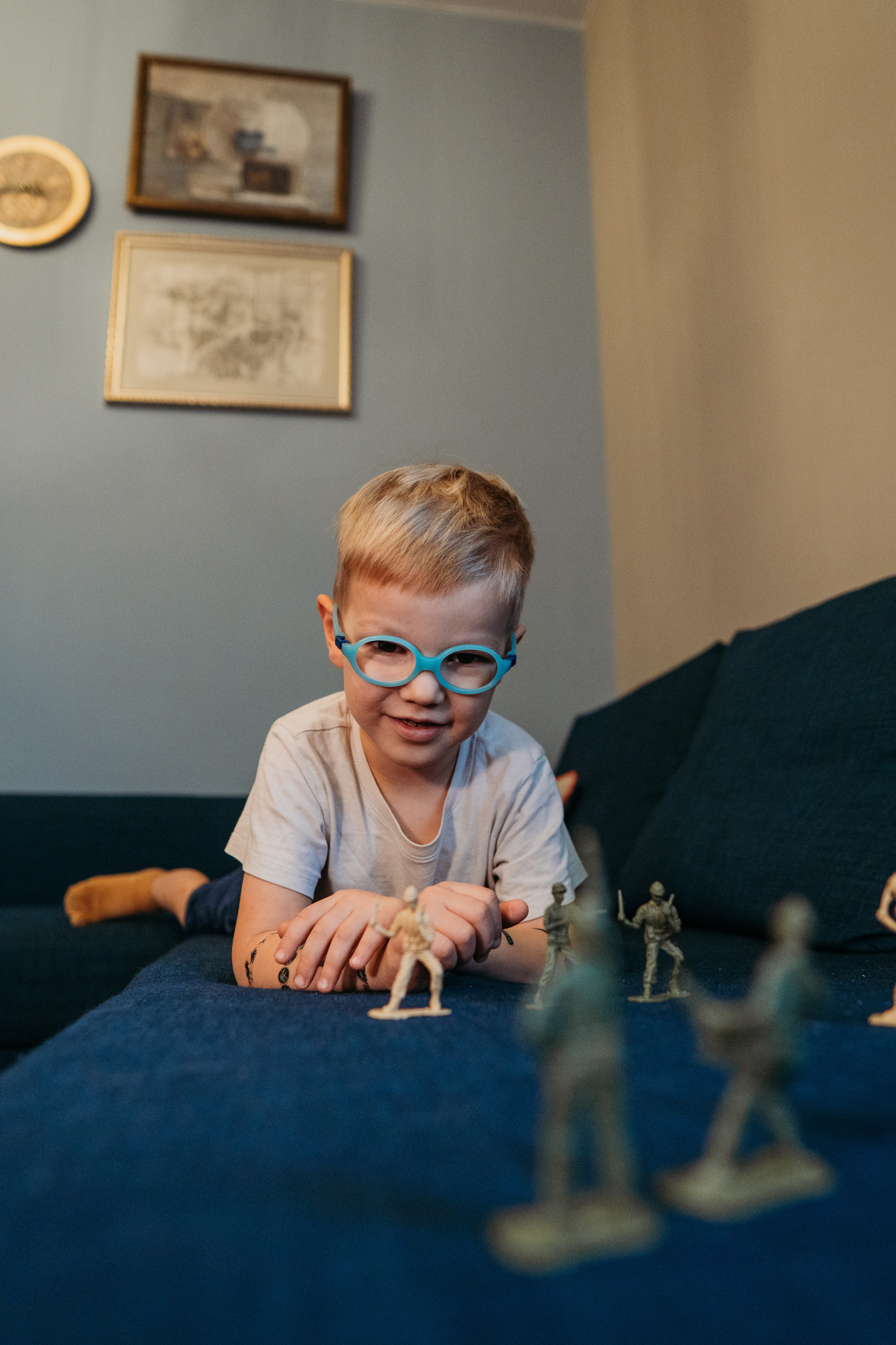 Съемка с активным ребенком (Платон и Саша). Семейный домашний фотограф в Барнауле Мария Лобастова