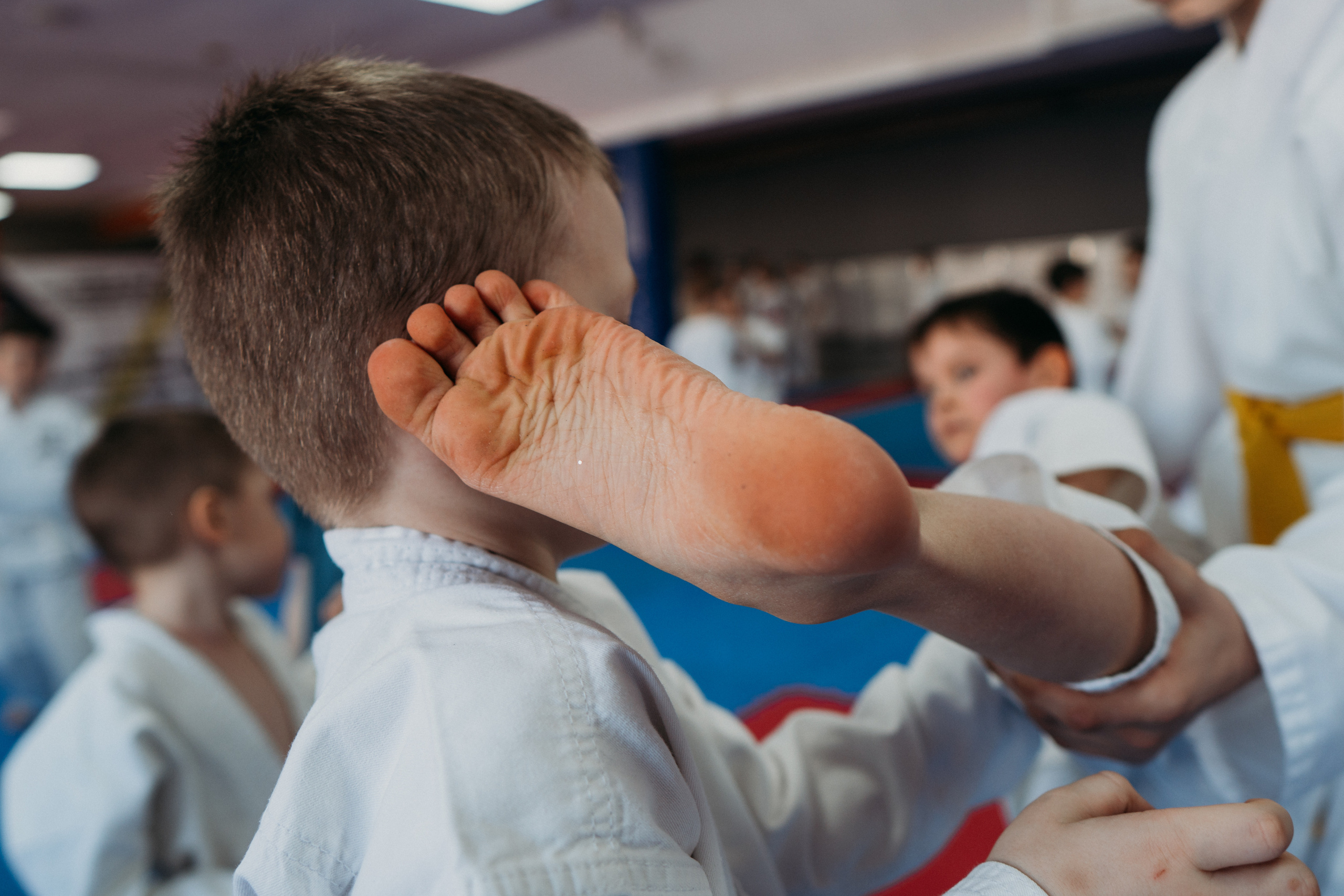 Тренировка каратистов. Семейный домашний фотограф в Барнауле Мария Лобастова