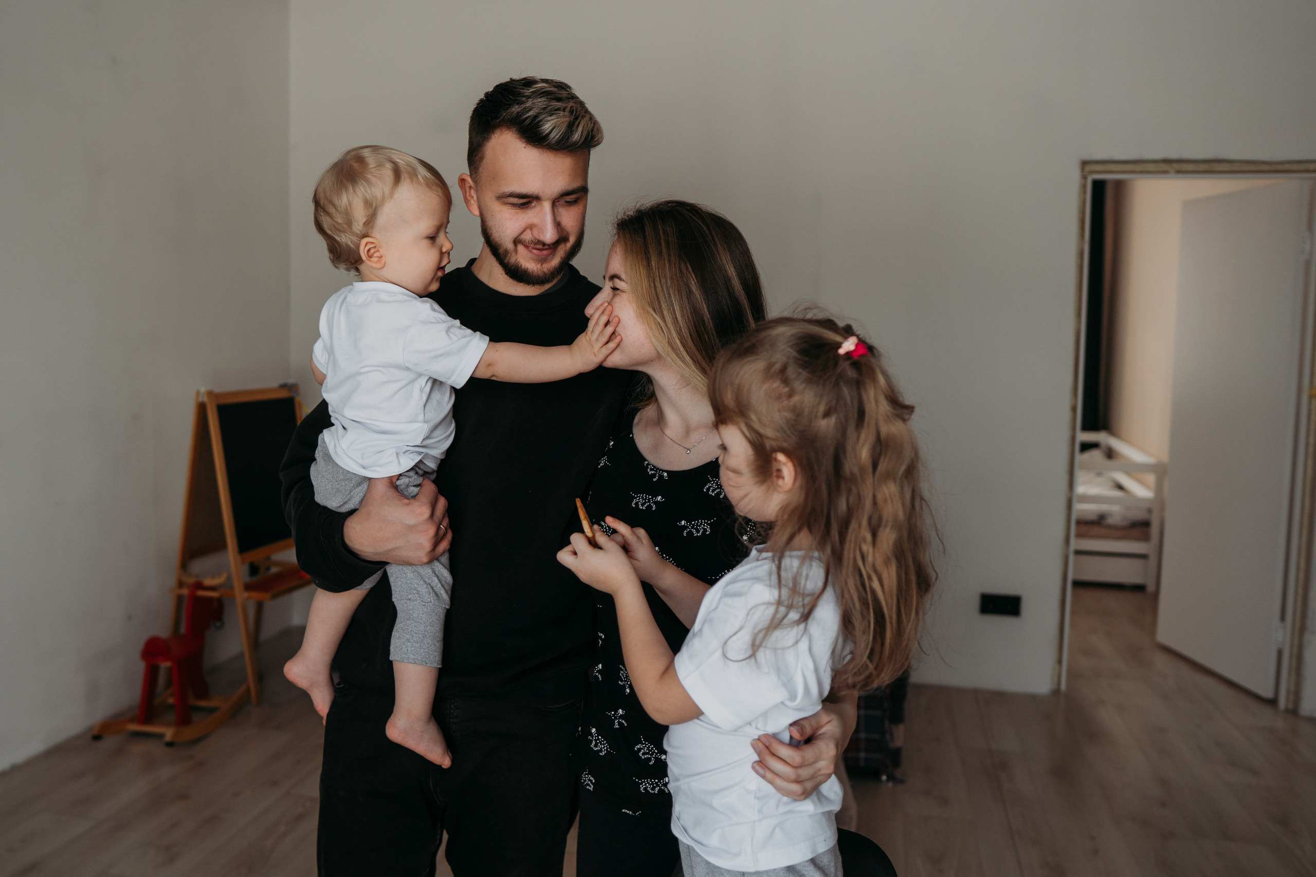 Выходные с двумя детьми (Наташа, Андрей и малыши). Семейный домашний фотограф в Барнауле Мария Лобастова