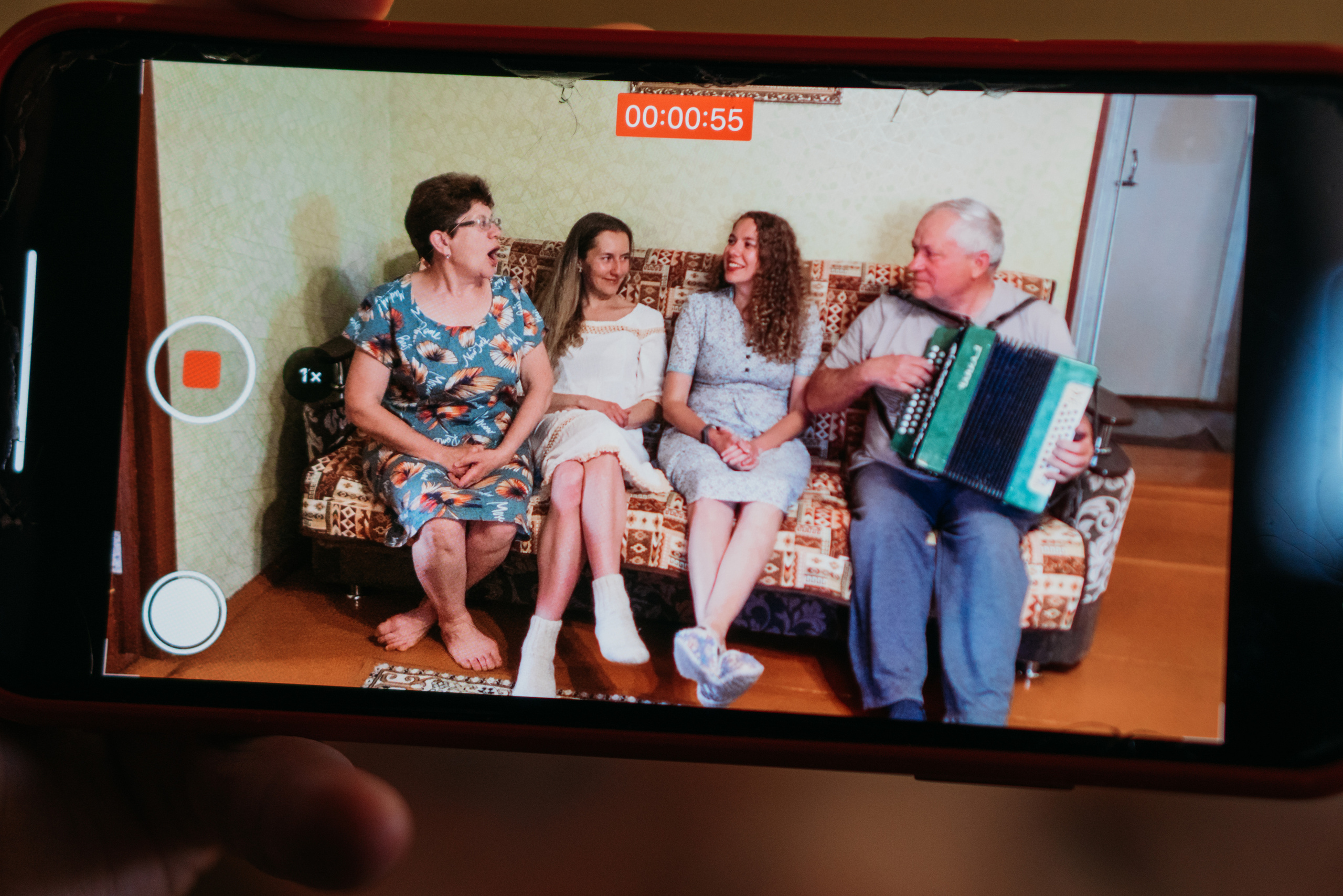 Взрослые дети и родители (Лена и ее семья). Семейный домашний фотограф в Барнауле Мария Лобастова