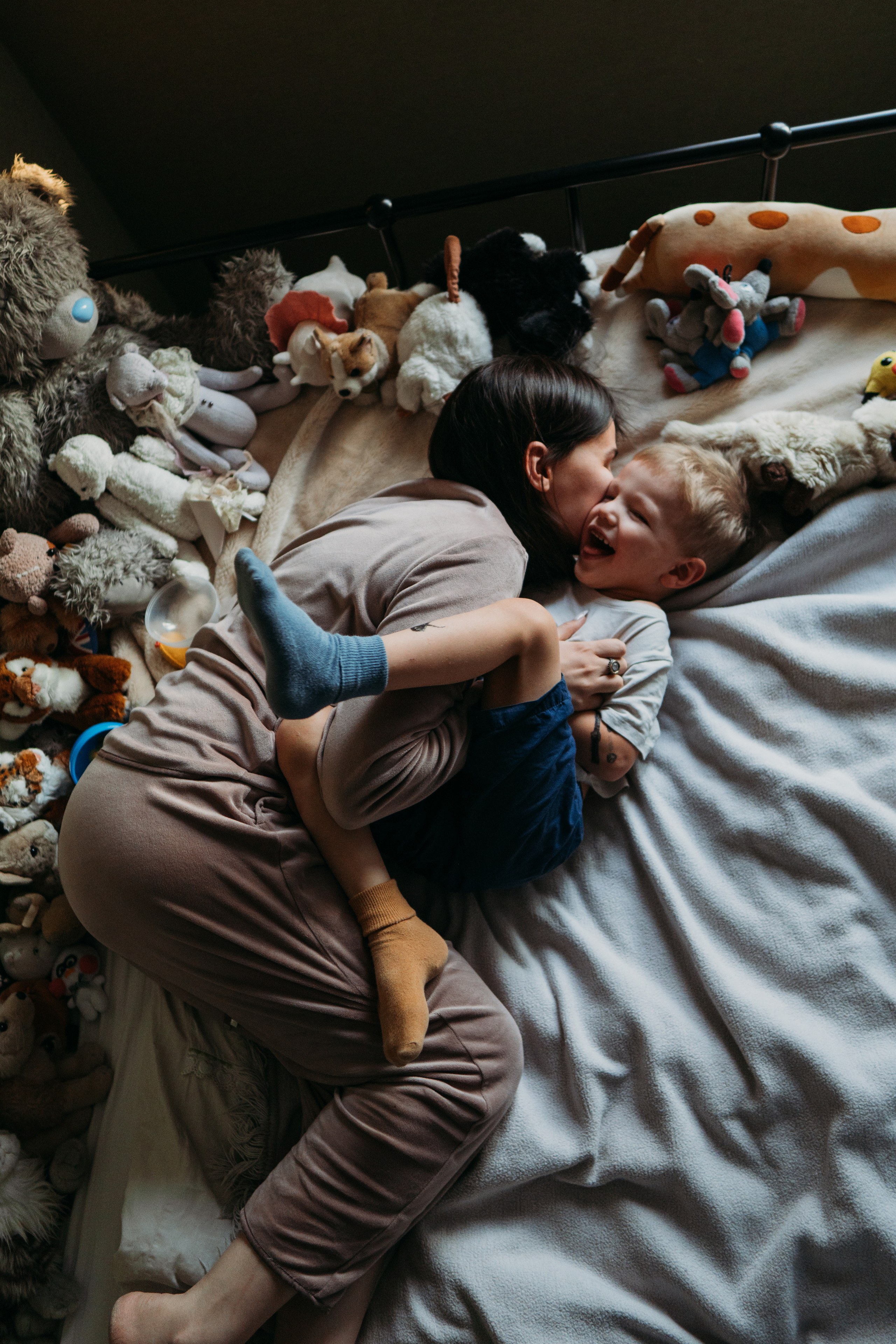 Съемка с активным ребенком (Платон и Саша). Семейный домашний фотограф в Барнауле Мария Лобастова