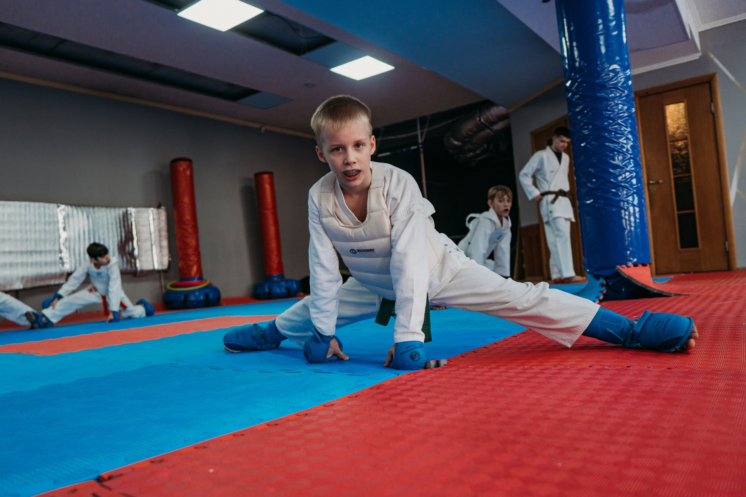 Тренировка каратистов. Семейный домашний фотограф в Барнауле Мария Лобастова