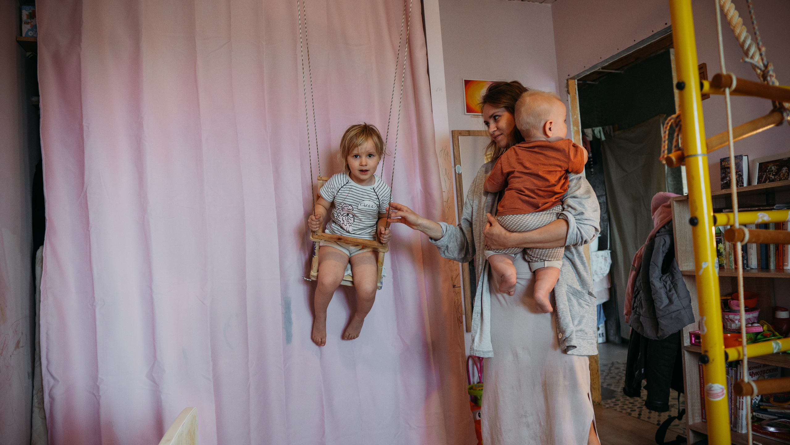 Один день мамы двух детей (Таня, Яша и Дарина). Семейный домашний фотограф в Барнауле Мария Лобастова