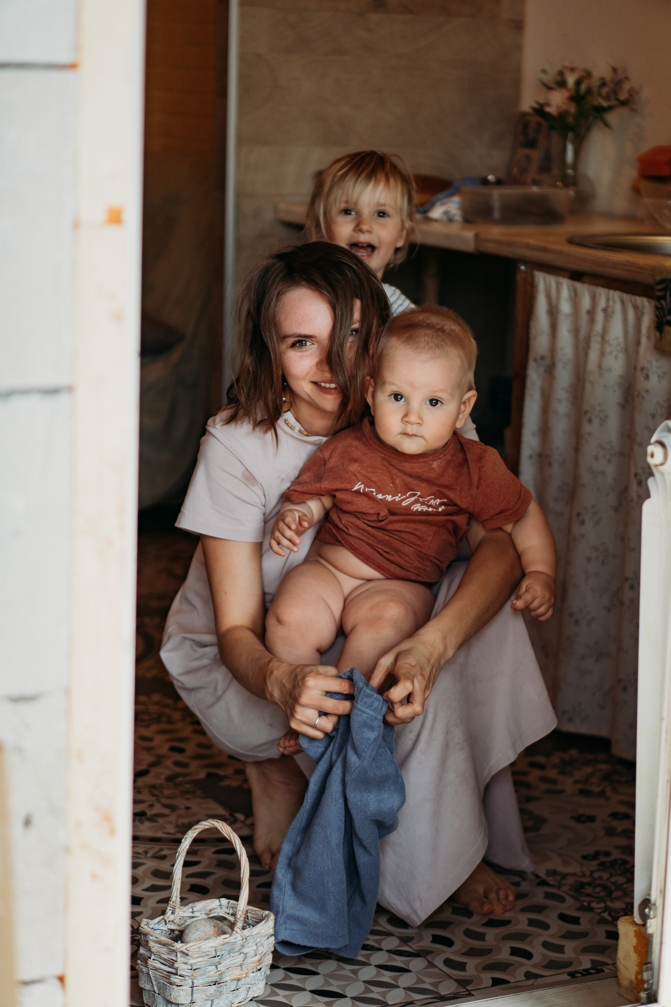 Один день мамы двух детей (Таня, Яша и Дарина). Семейный домашний фотограф в Барнауле Мария Лобастова