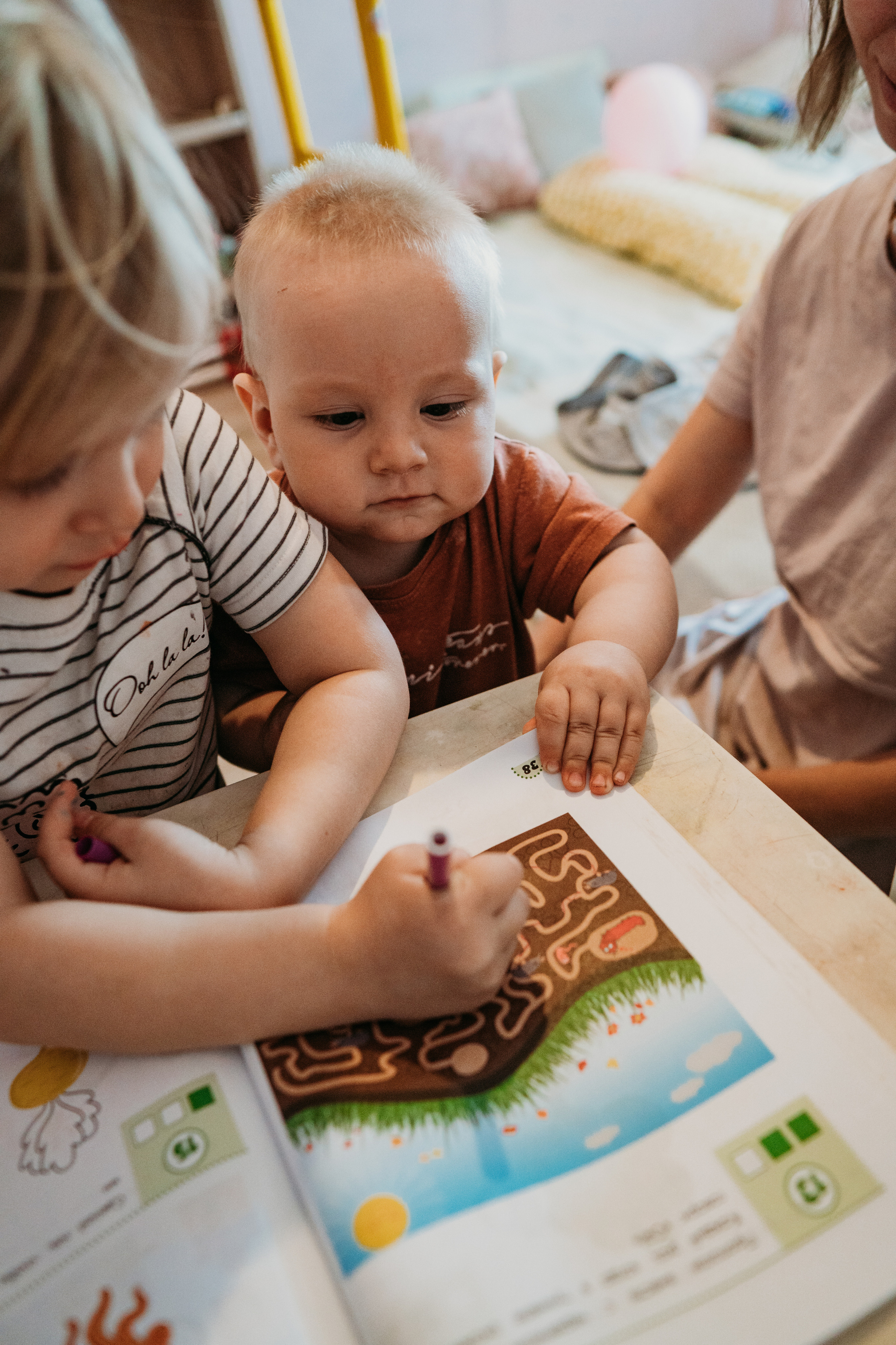 Один день мамы двух детей (Таня, Яша и Дарина). Семейный домашний фотограф в Барнауле Мария Лобастова