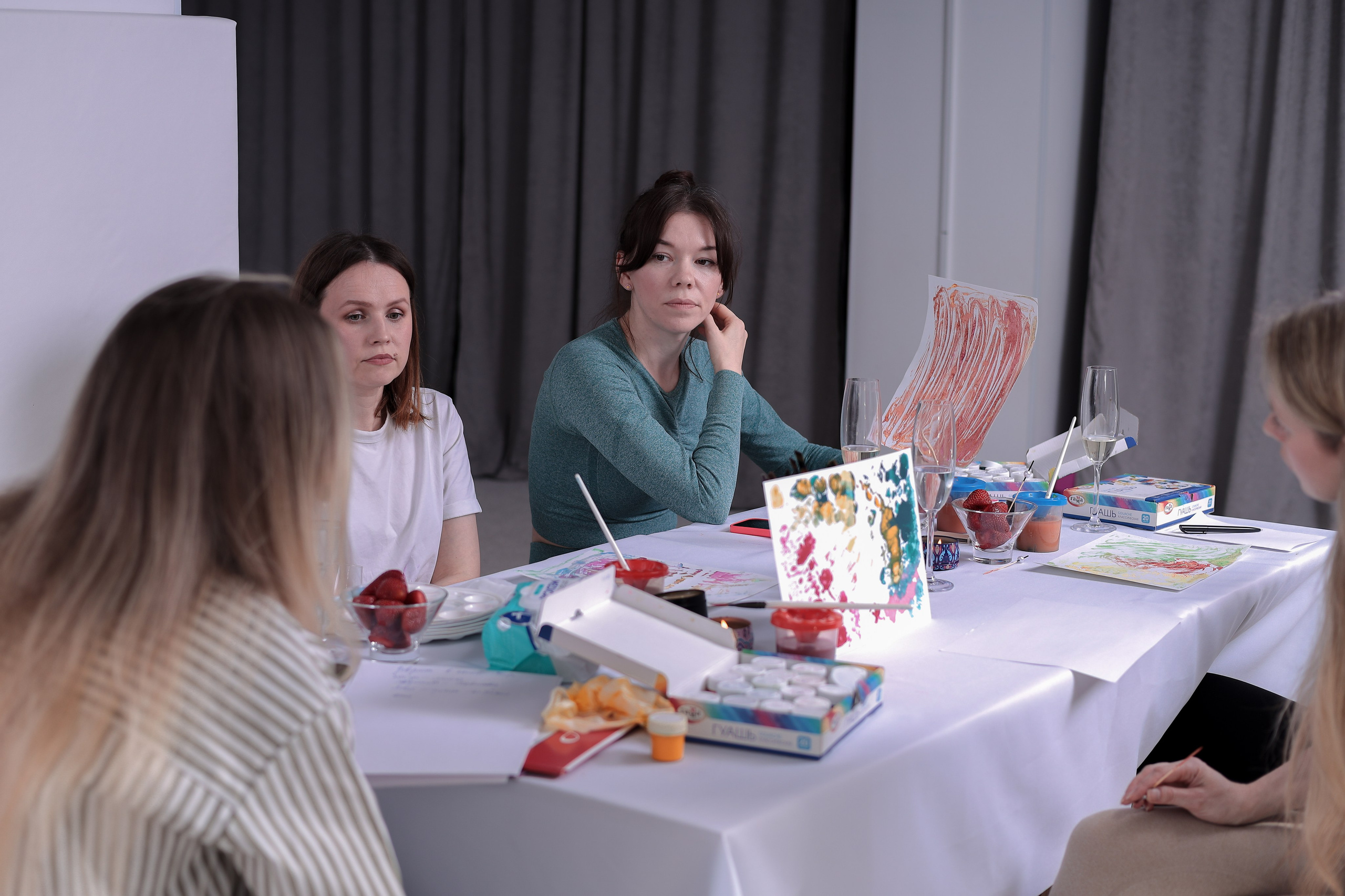 Арт-терапия + аэройога. Фотограф Надршина Лилия