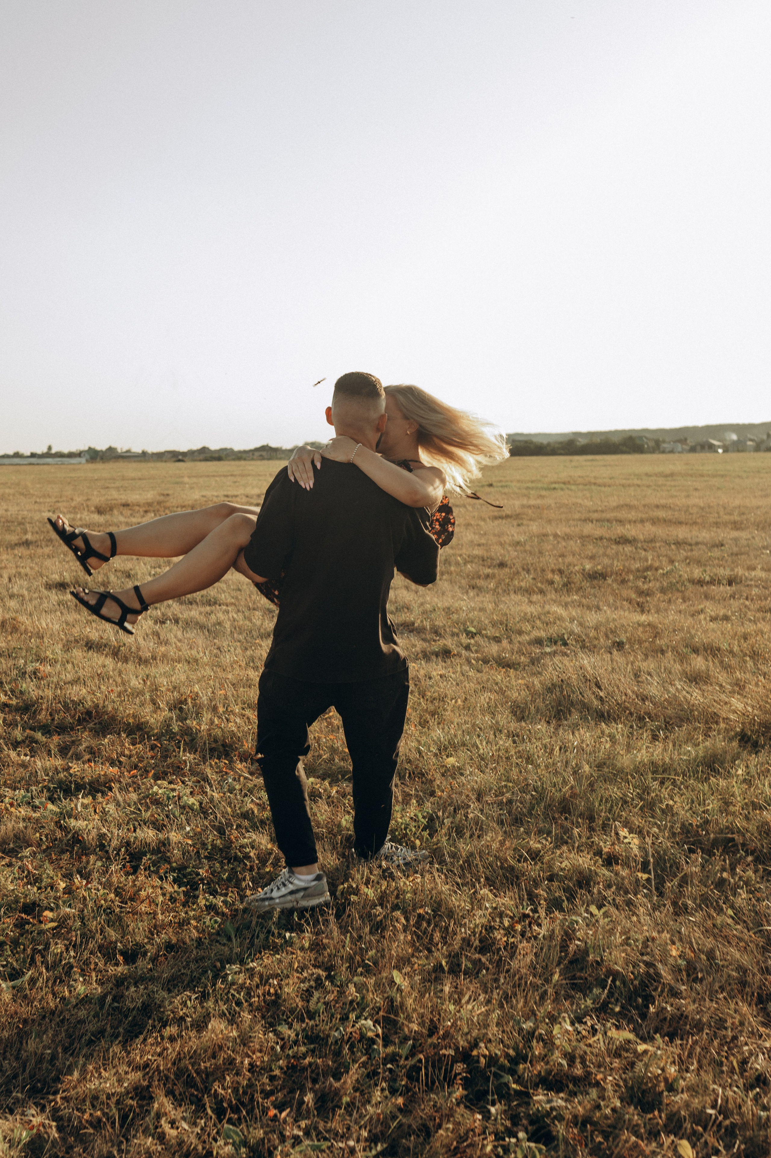 Закат на поле-Love story. Фотограф в Ставрополе Svetlana Matveeva