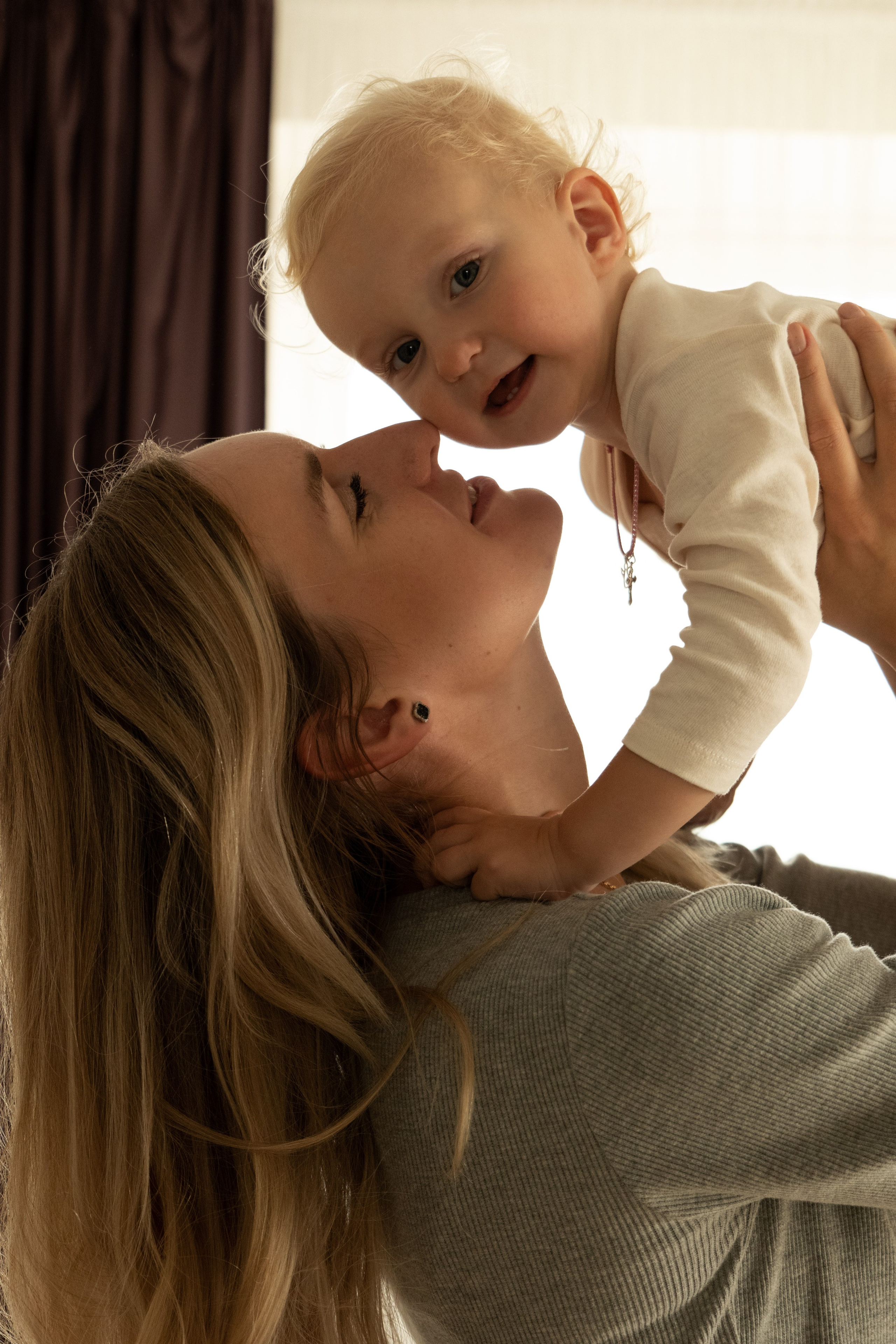 Семейная фотосессия дома. Фотограф видеограф Ольга Василевская