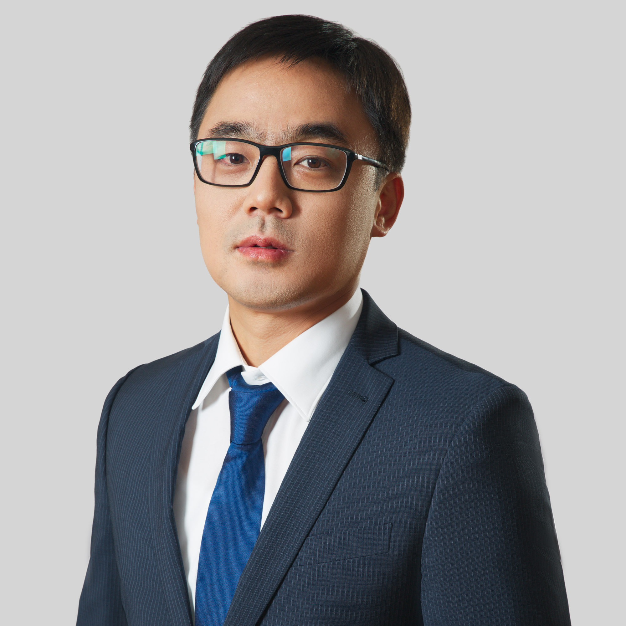 Фотосъемка делового или бизнес портрета в студии или на выезде. Арт фотограф и видеограф в Алматы Роман Барелко