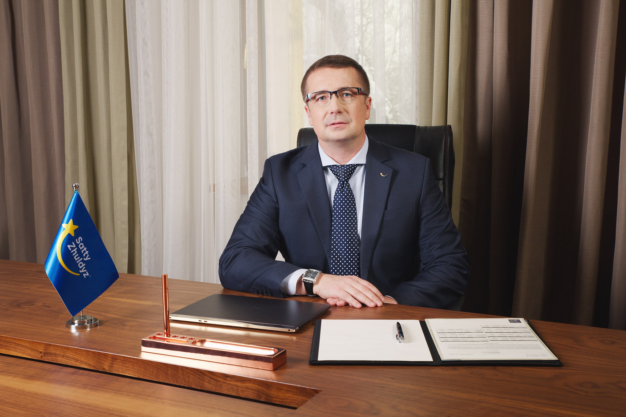 Фотосъемка делового или бизнес портрета в студии или на выезде. Арт фотограф и видеограф в Алматы Роман Барелко