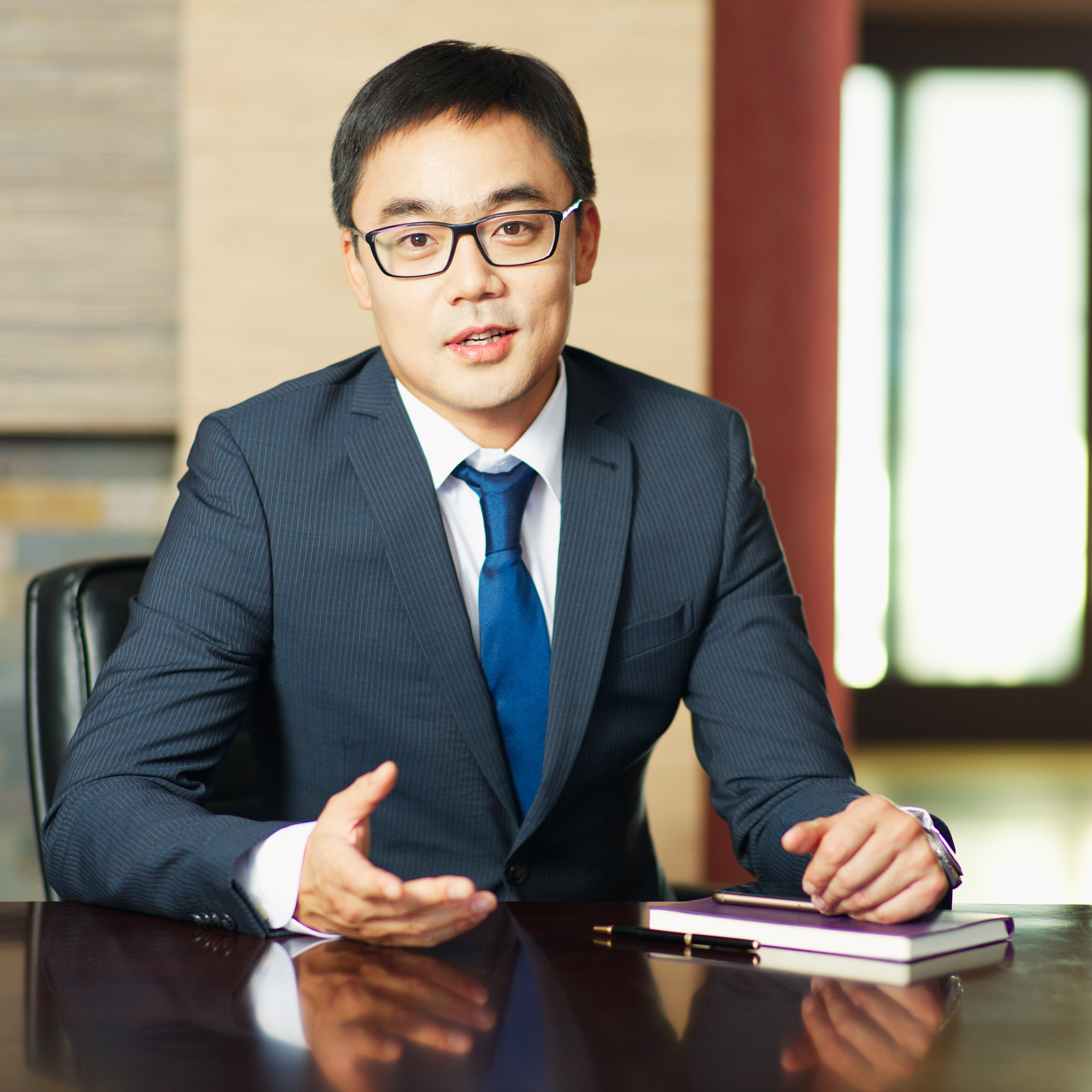 Фотосъемка делового или бизнес портрета в студии или на выезде. Арт фотограф и видеограф в Алматы Роман Барелко