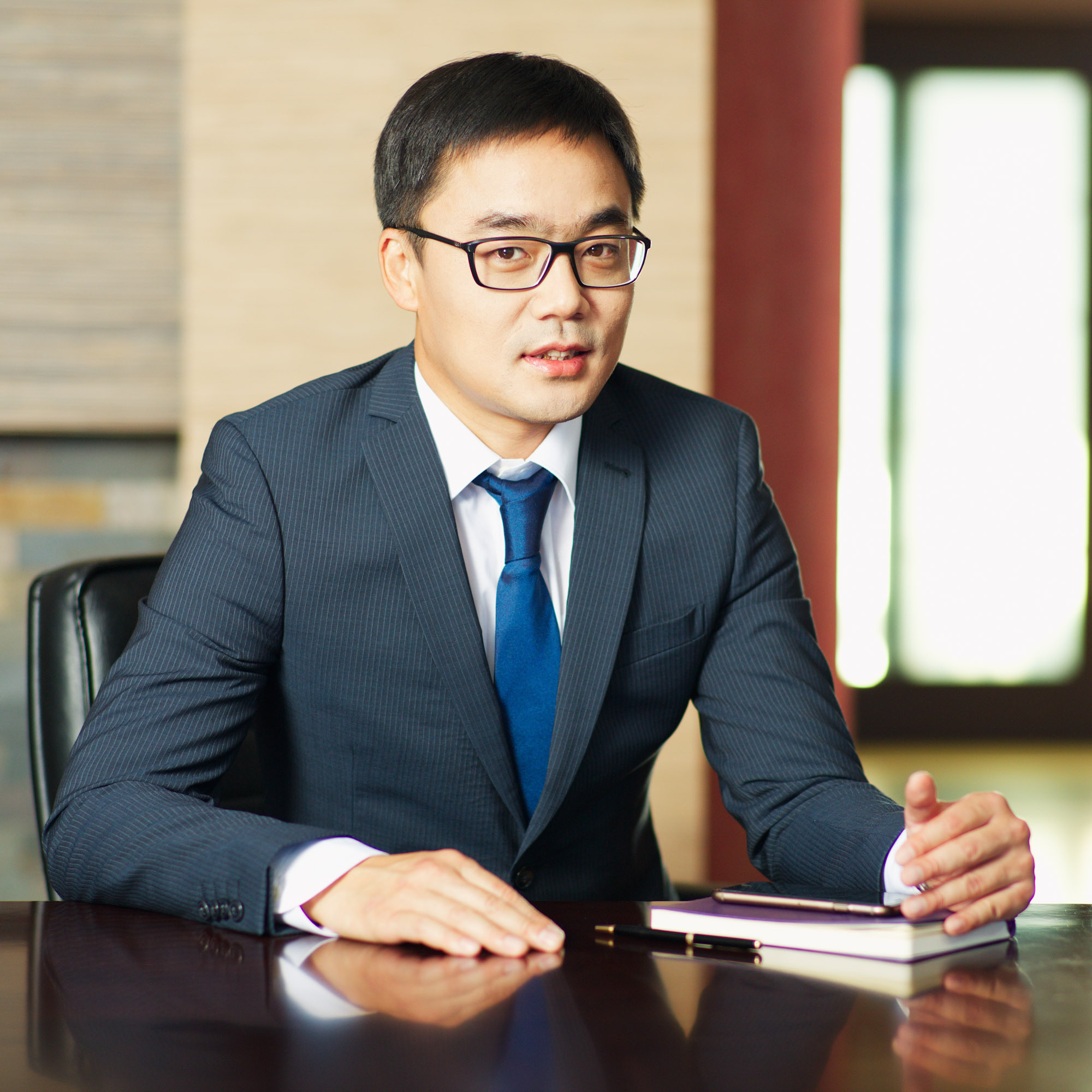 Фотосъемка делового или бизнес портрета в студии или на выезде. Арт фотограф и видеограф в Алматы Роман Барелко