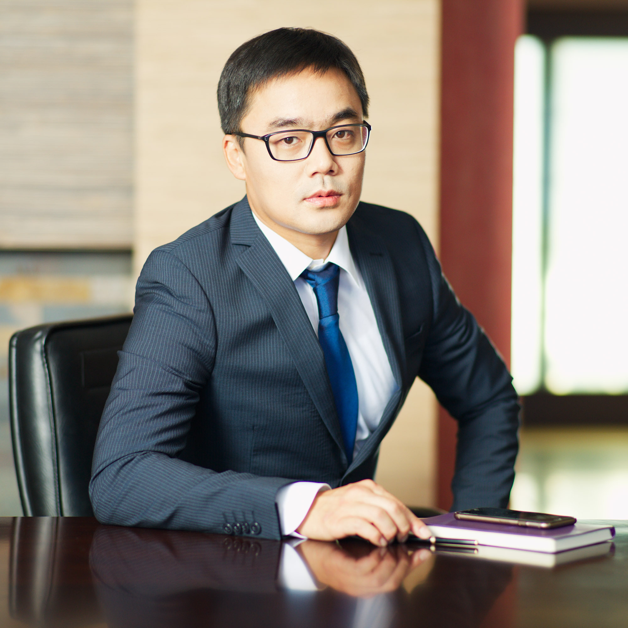 Фотосъемка делового или бизнес портрета в студии или на выезде. Арт фотограф и видеограф в Алматы Роман Барелко