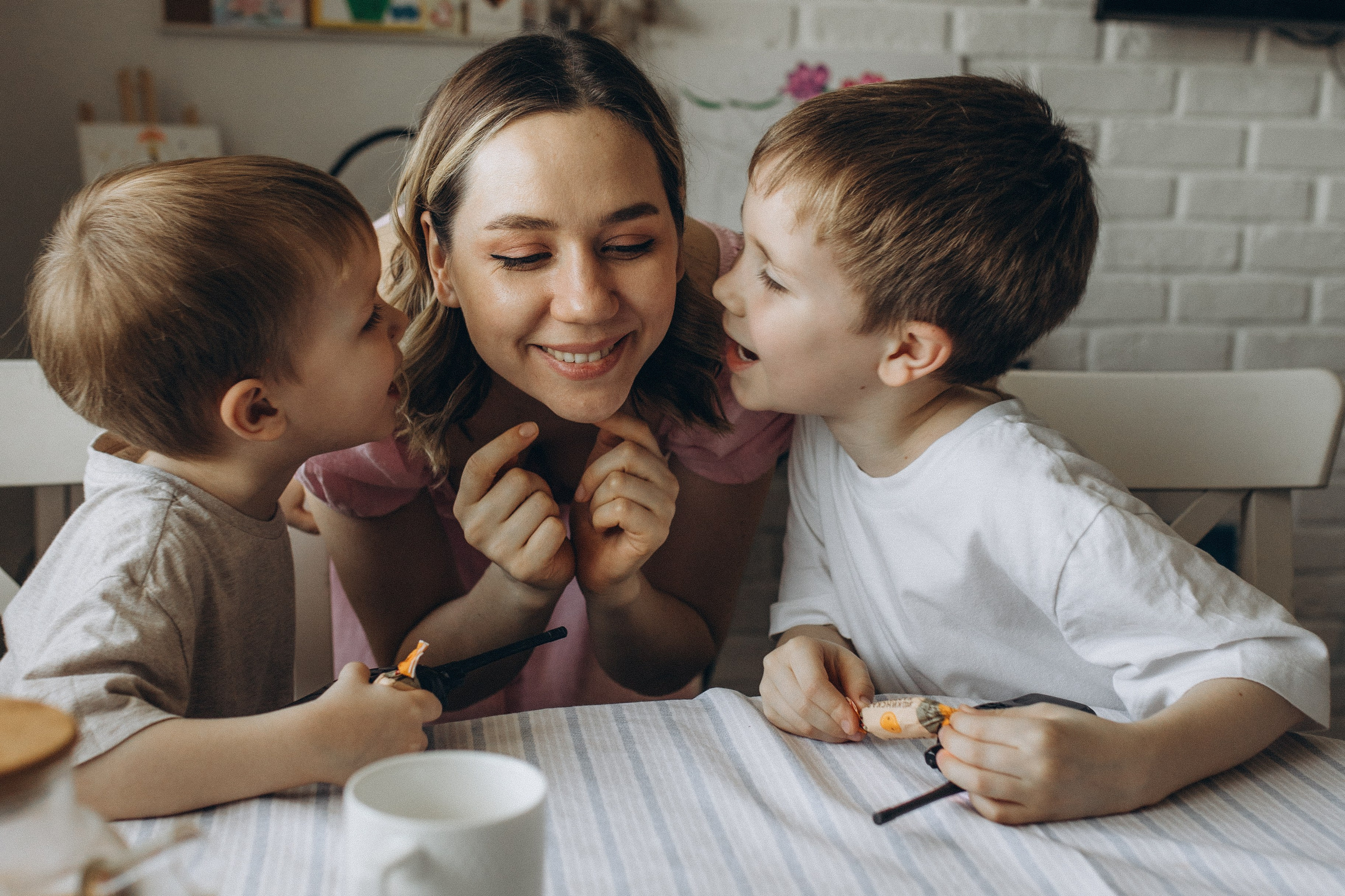 Аня с сыновьями. Семейный фотограф lifestyle в Новосибирске Елена Шпилевая
