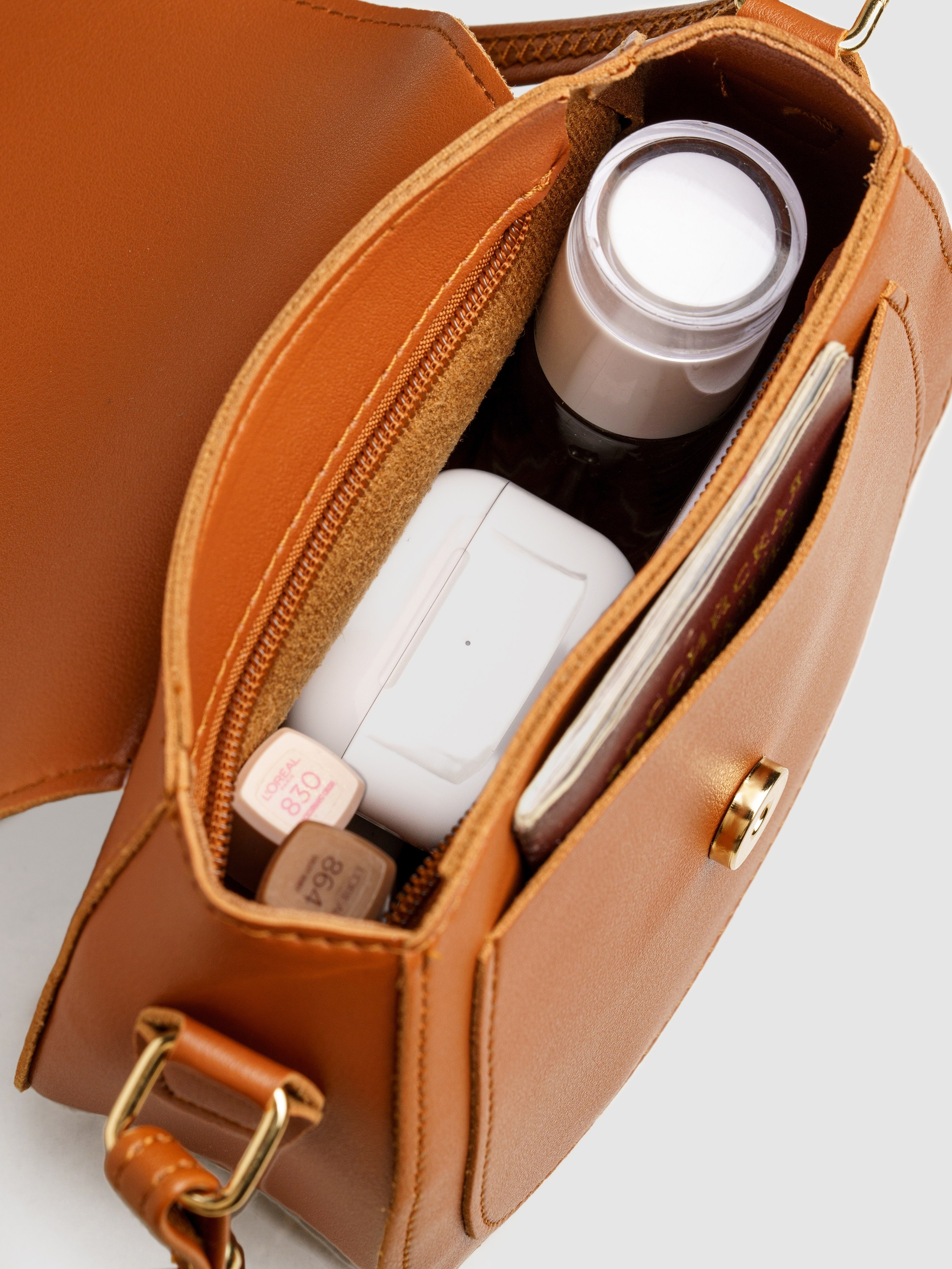 Предметная съемка сумок. KED Production — продакшн из СПб. Создаём фото, видео и контент, который помогает брендам и селлерам продавать больше