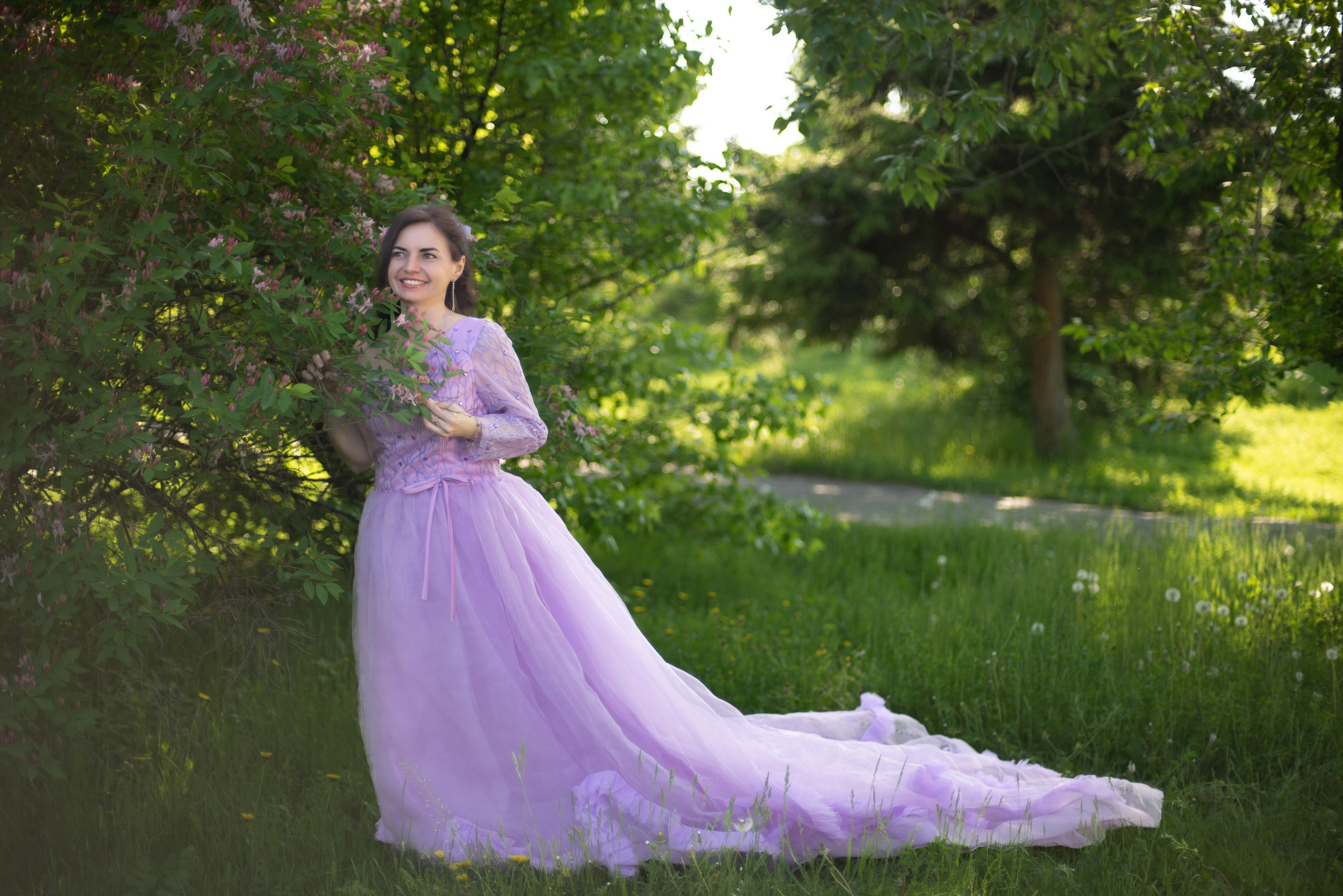 Сиреневое платье из фатина напрокат для фотосессии на Байкале. Туры на Байкал с фотографом под ключ. Фотосессии на Ольхоне