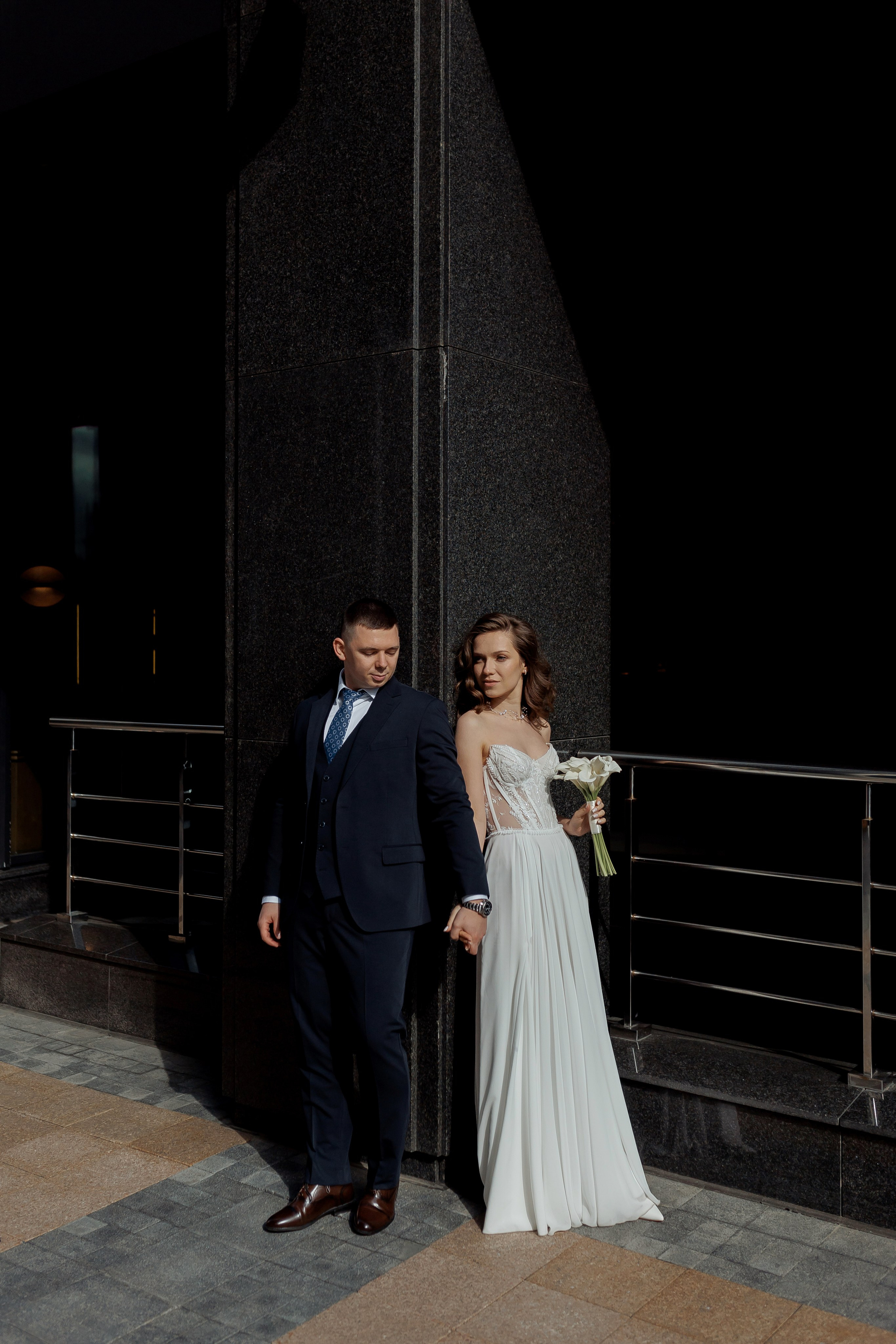 Свадебная прогулка по городу. Свадебный фотограф в Москве Дарья Олендарёва