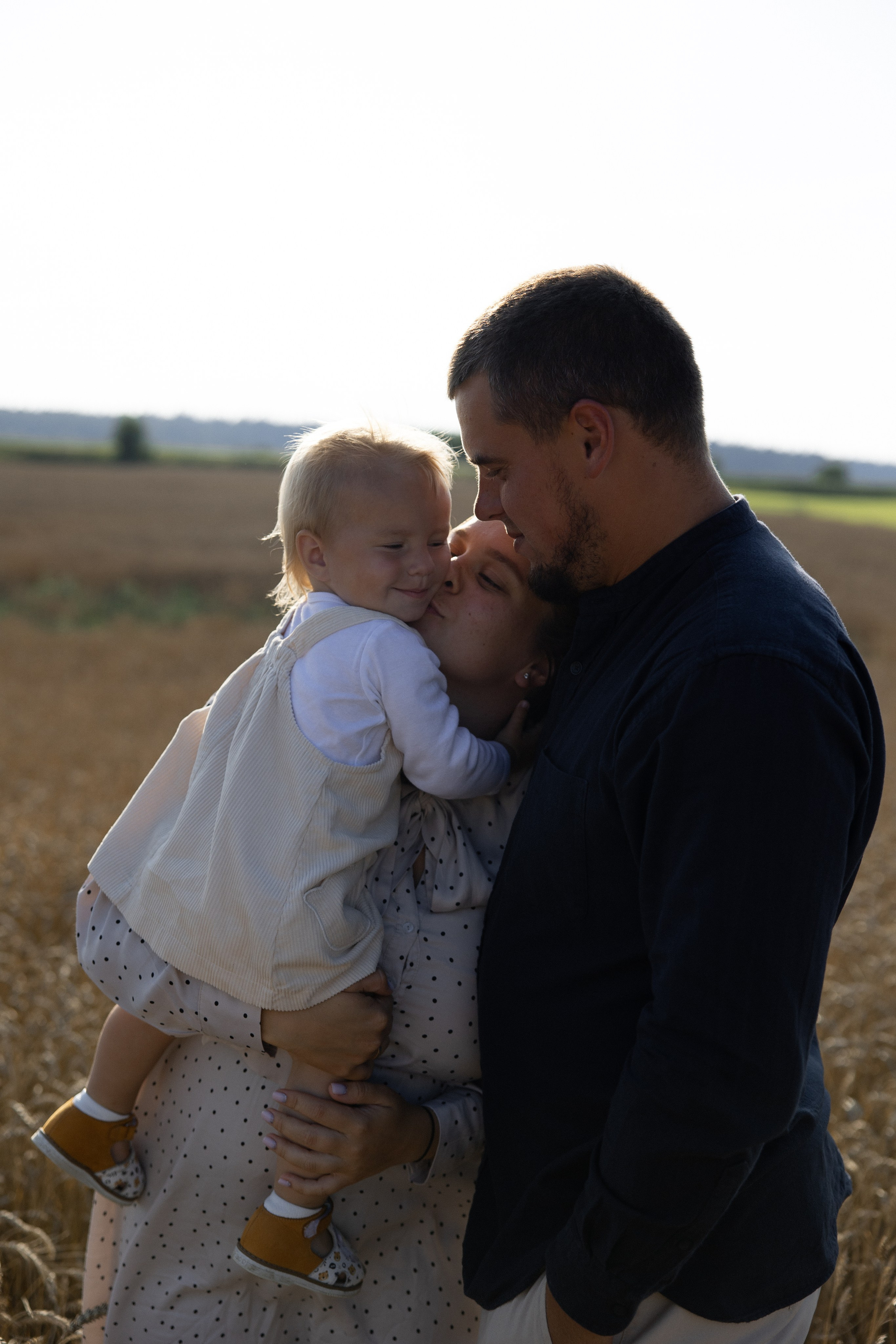 Семейная в поле. Свадебный фотограф в Санкт — Петербурге и Ленинградской о