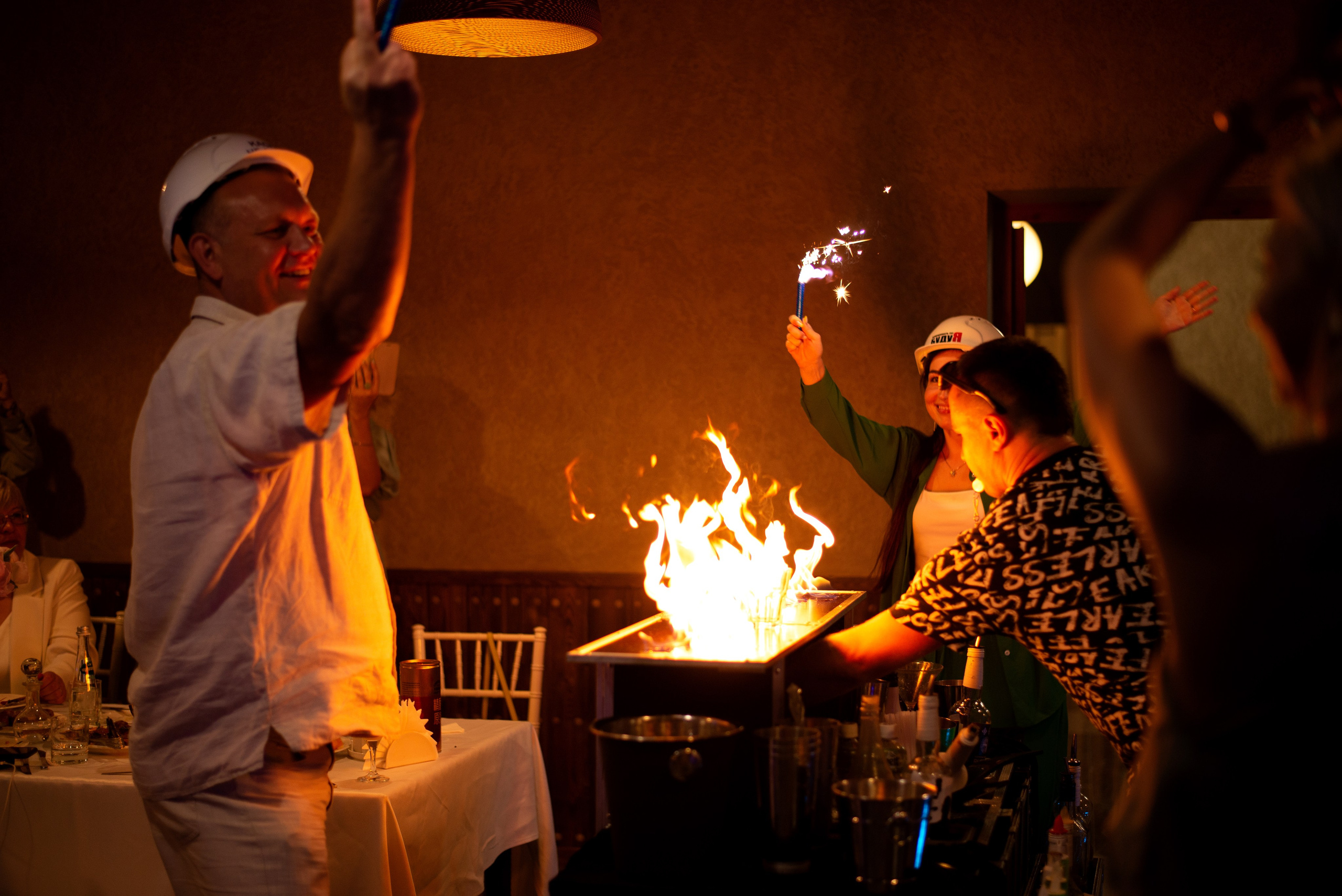 Свадьба и банкеты. Дина — ваш фотограф в Коломне и Москве. Живые портреты, любимые люди, важные события. Всё, что хочется помнить