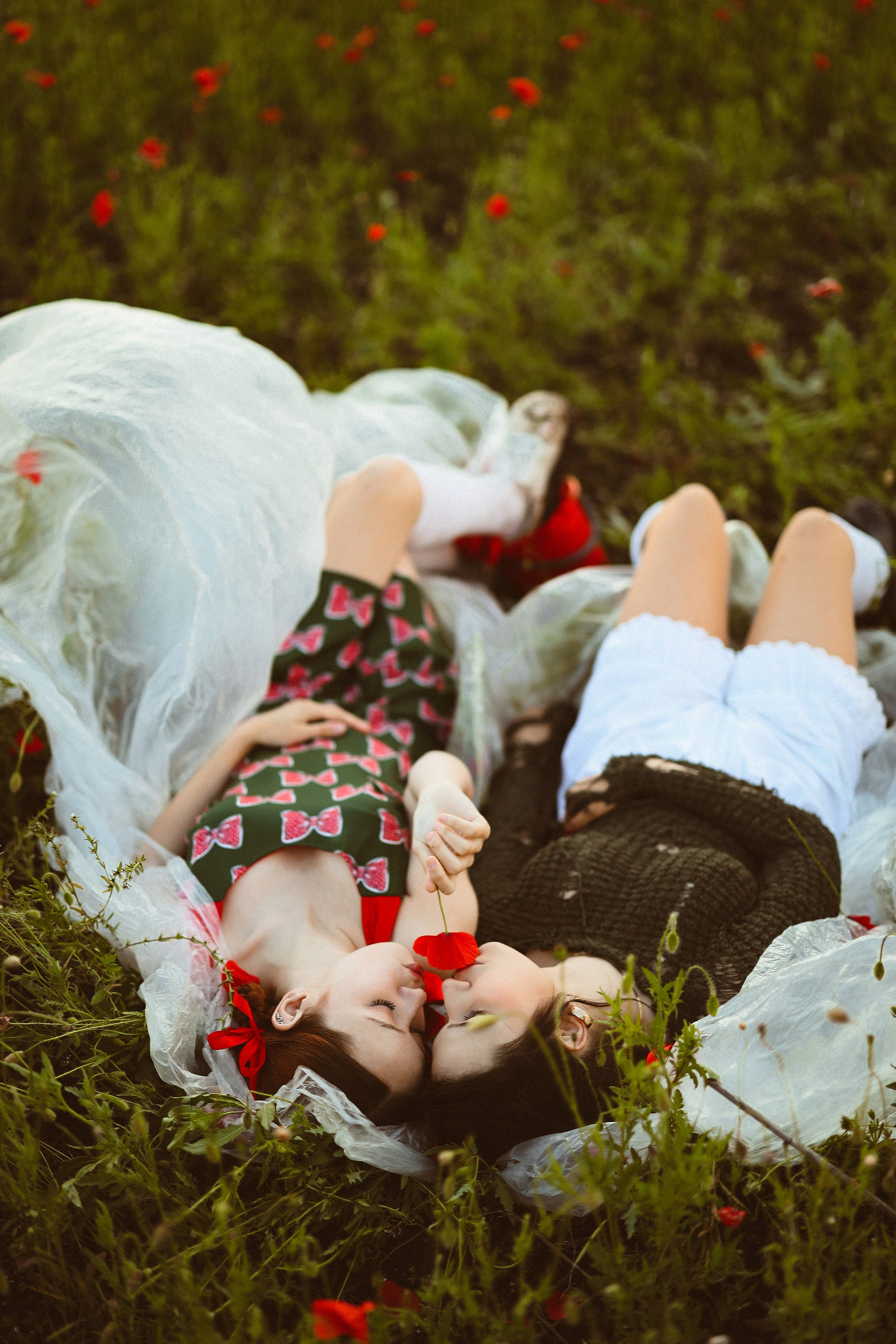 Фотосессия девочек в поле маков. Свадебный и семейный фотограф в Абхазии Жанна Соснина