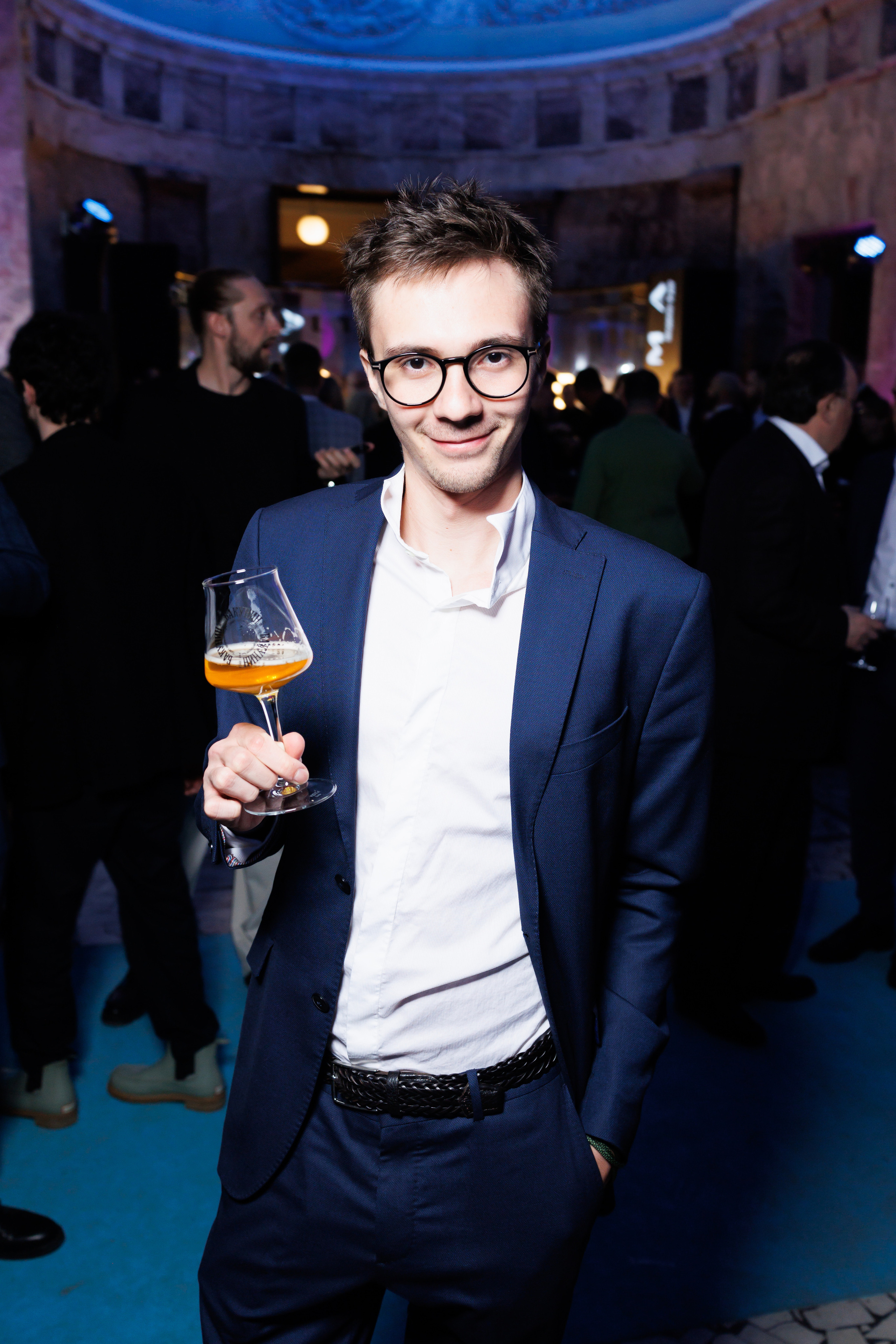 Репортаж. Суперфотограф Виталий Коликов