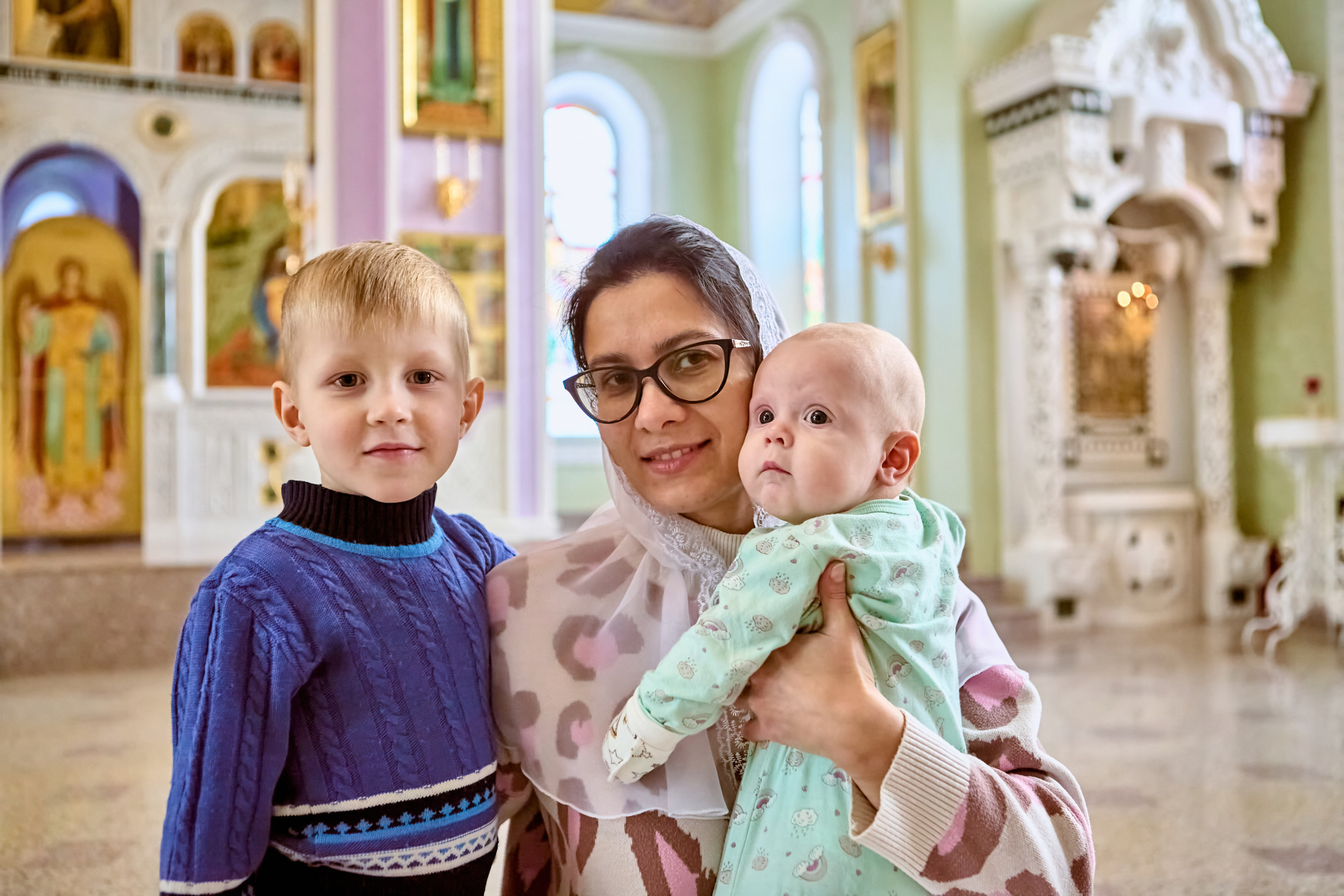 Светлая радость крещения — живые кадры таинства, наполненные благодатью и любовью. Православный фотограф Николай Голованов и г. Дзержинск.