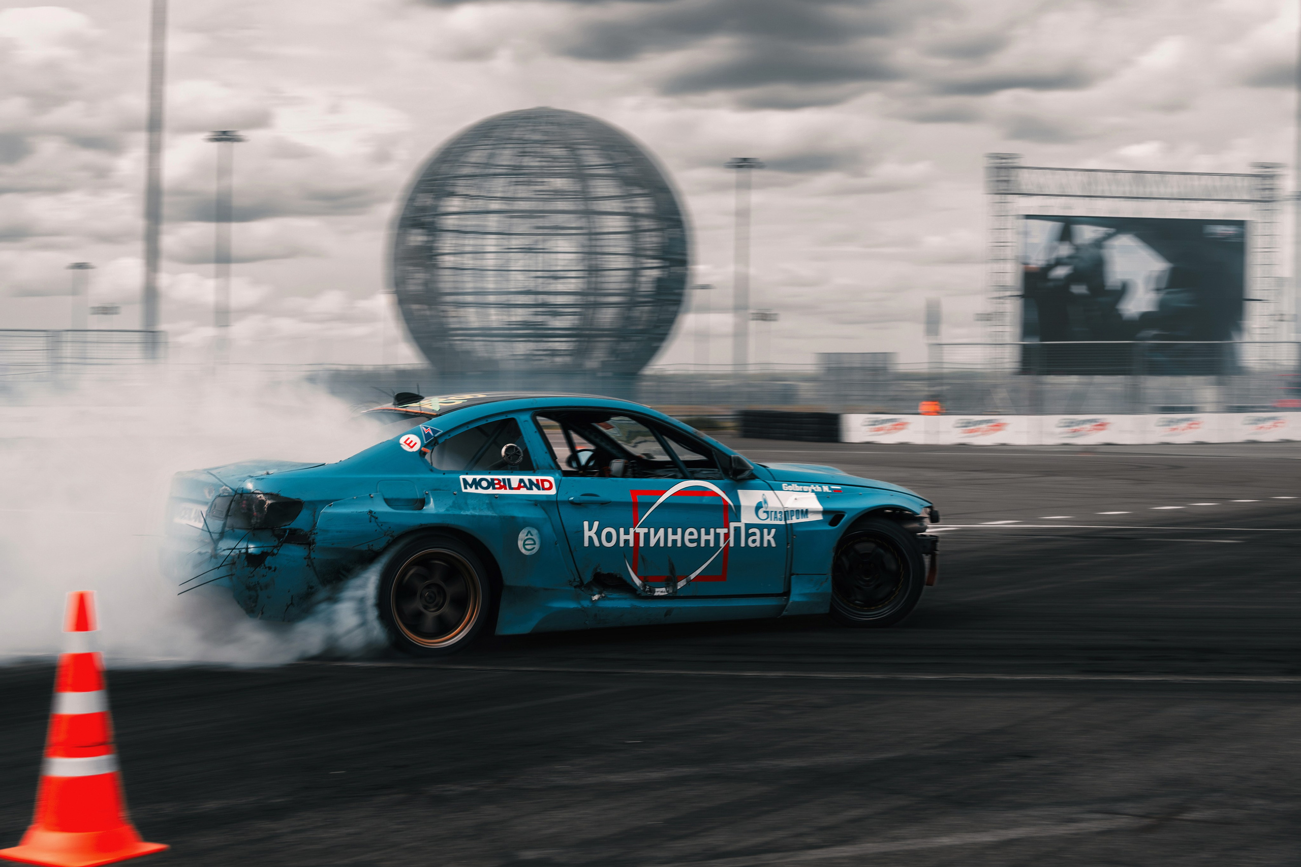 IDDC Этап 2: Бетонный Колизей и блогеры в деле