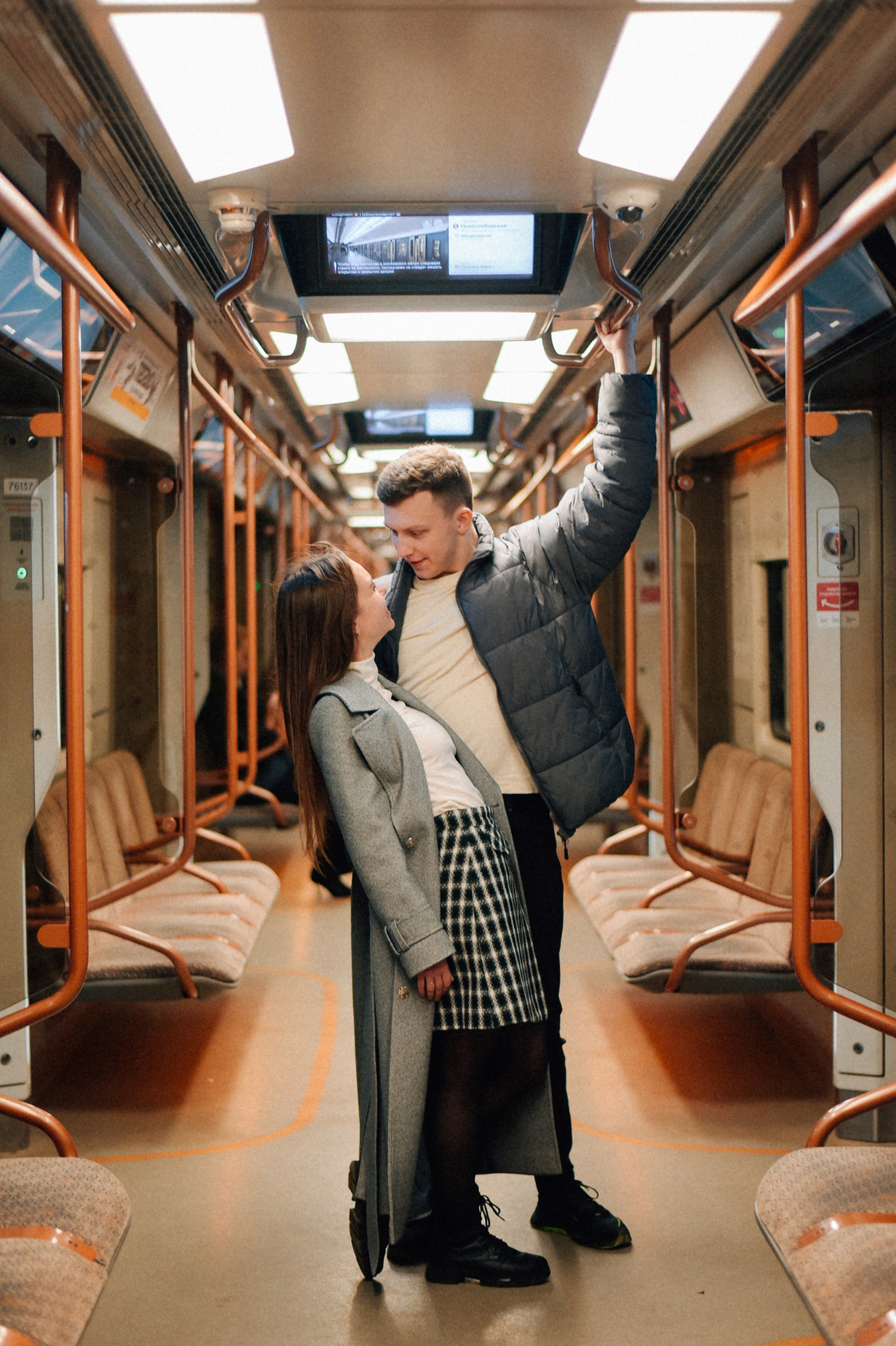 Пустое метро. Фотограф Лола Волна, город Москва