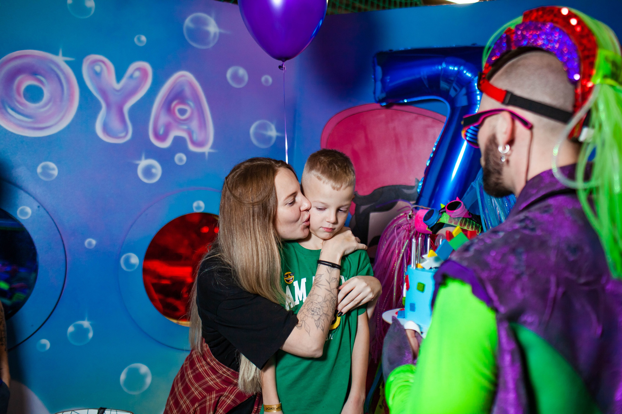 Неон Челендж День рождения Ярослава. Детский и семейный фотограф в Санкт-Петербурге Елизавета Сорокина