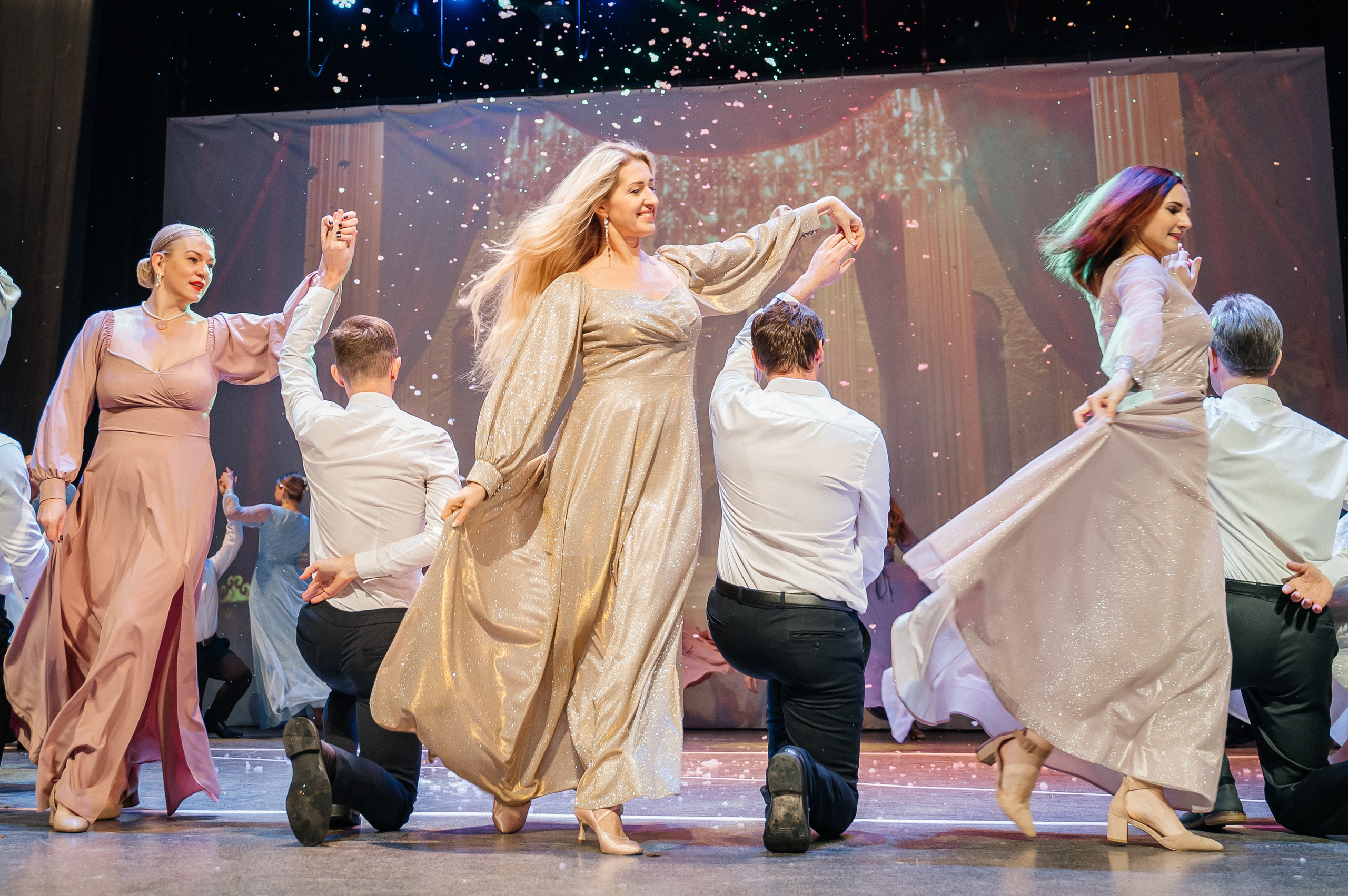 Танцы. Фотограф Елена Рогашкова