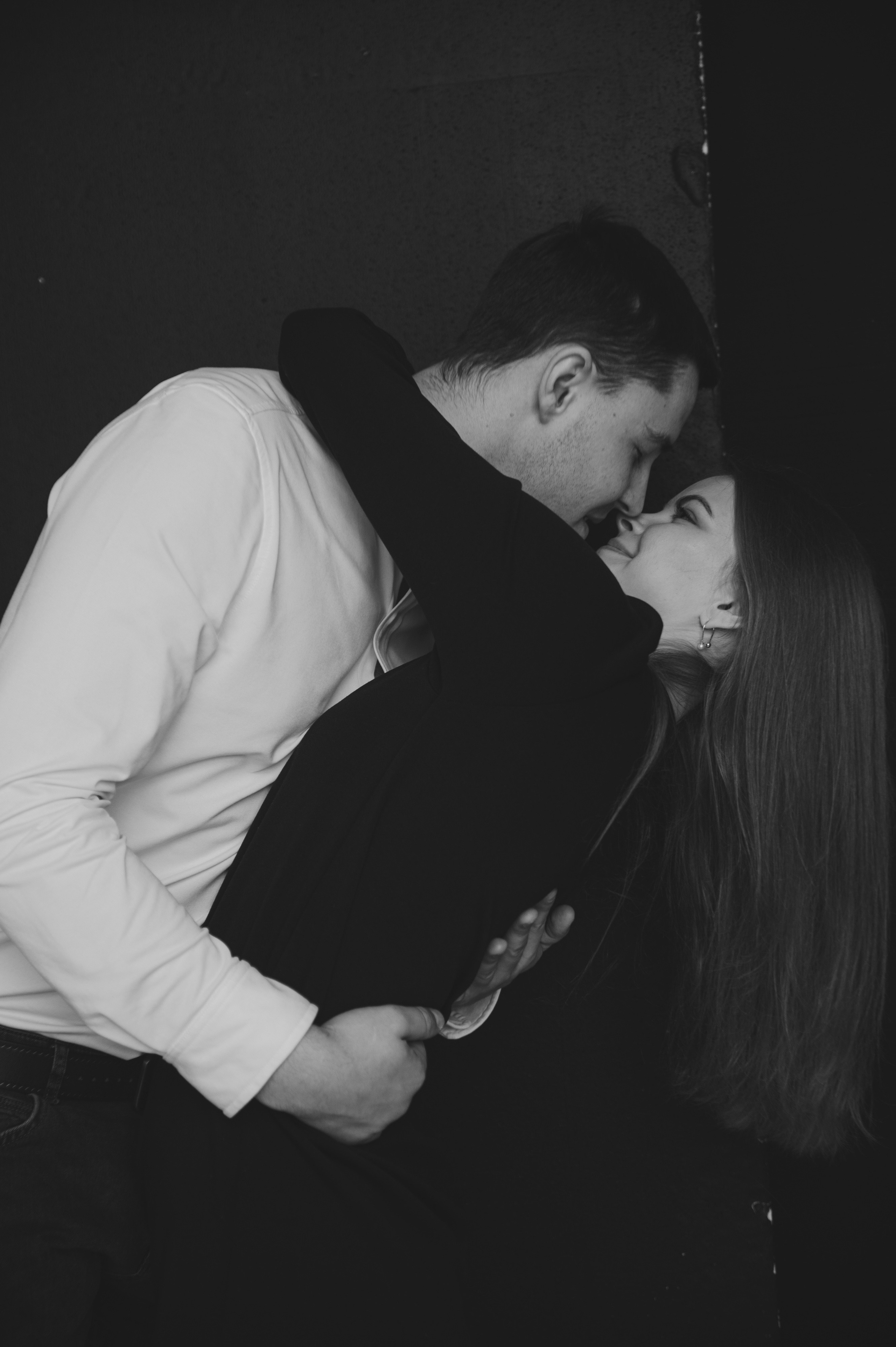 Предсвадебная лавстори в студии в Москве. Свадебный и портретный фотограф в Москве Жердев Даниил