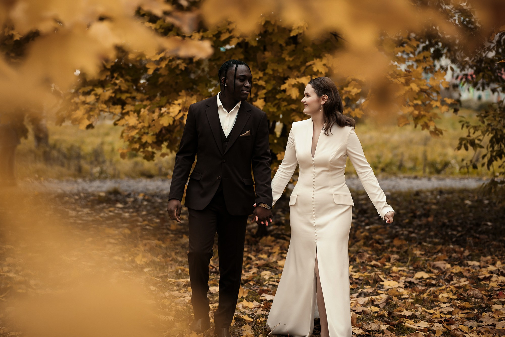 Свадебная осенняя фотосессия в кленах. Свадебный и репортажный фотограф в Ярославле Евгений Сальников