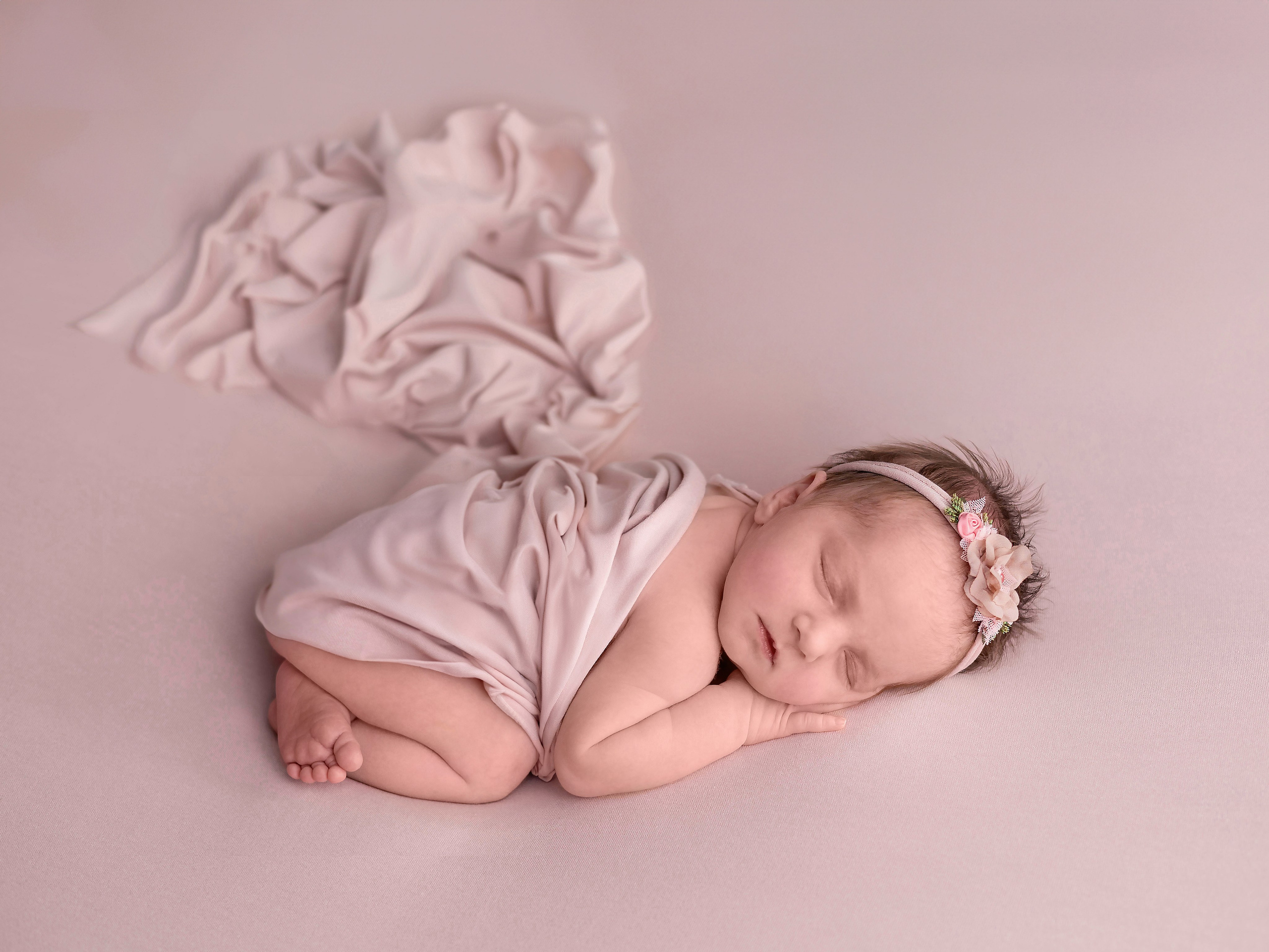 Фото новорожденных на животике в обмотке