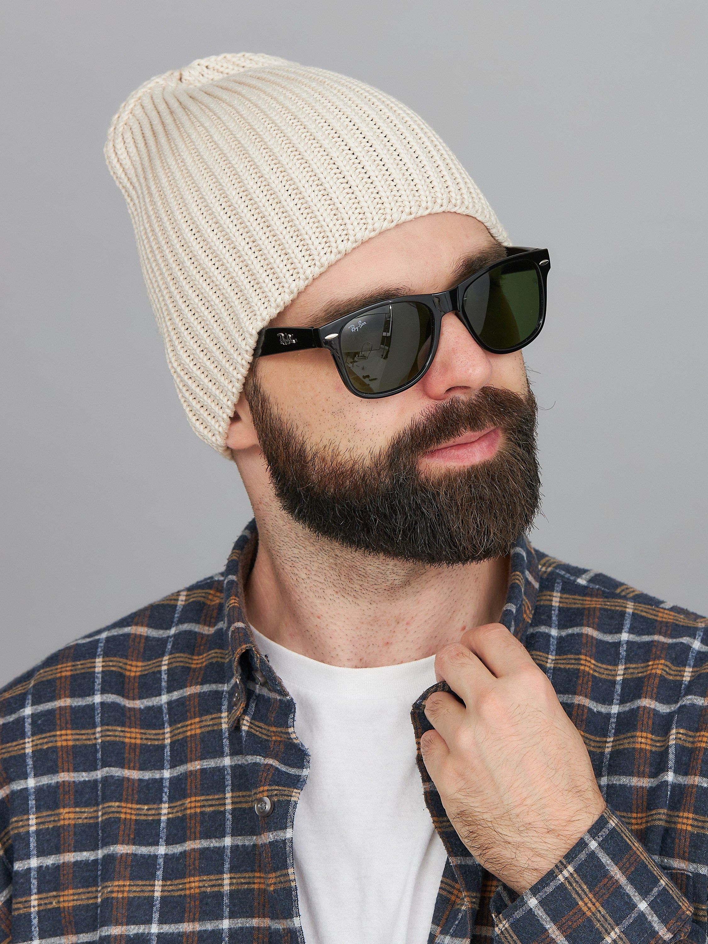 Фотосъемка шапок для маркетплейсов. Алексей Темнов — фотограф в Пятигорске