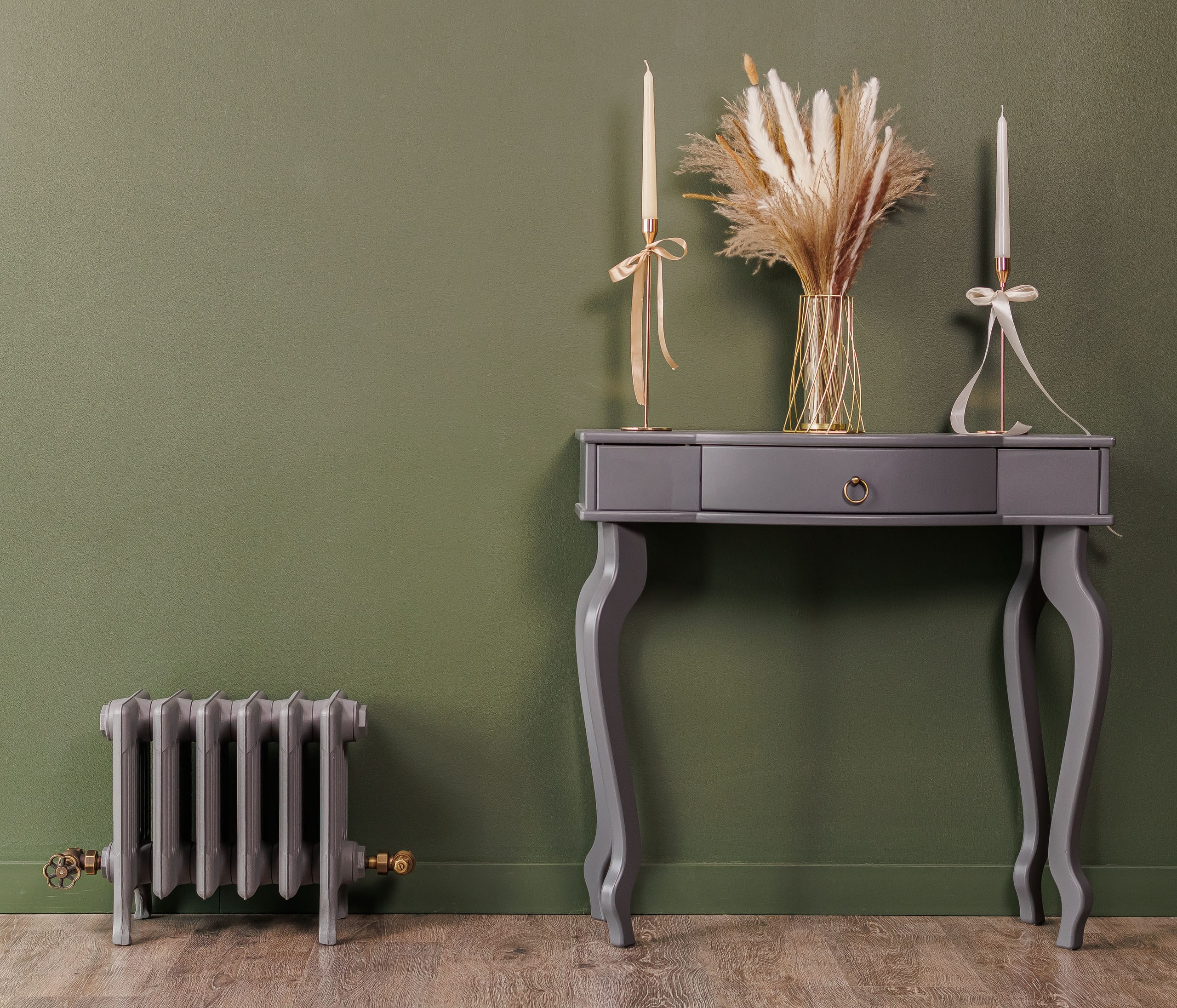 Предметные фотографии дизайнерских радиаторов отопления в стиле ретро