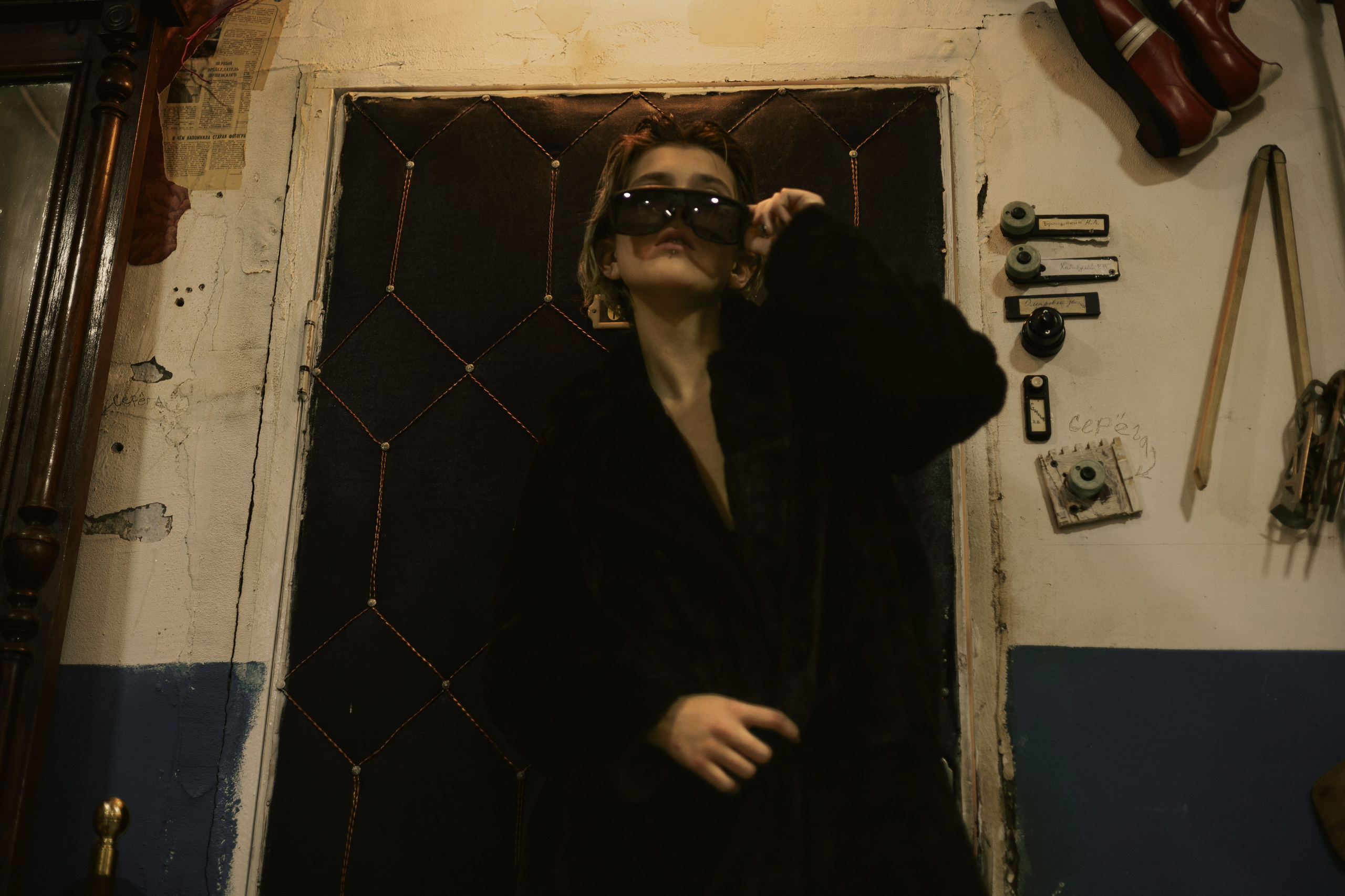 Эмоциональный образ девушки в советском стиле