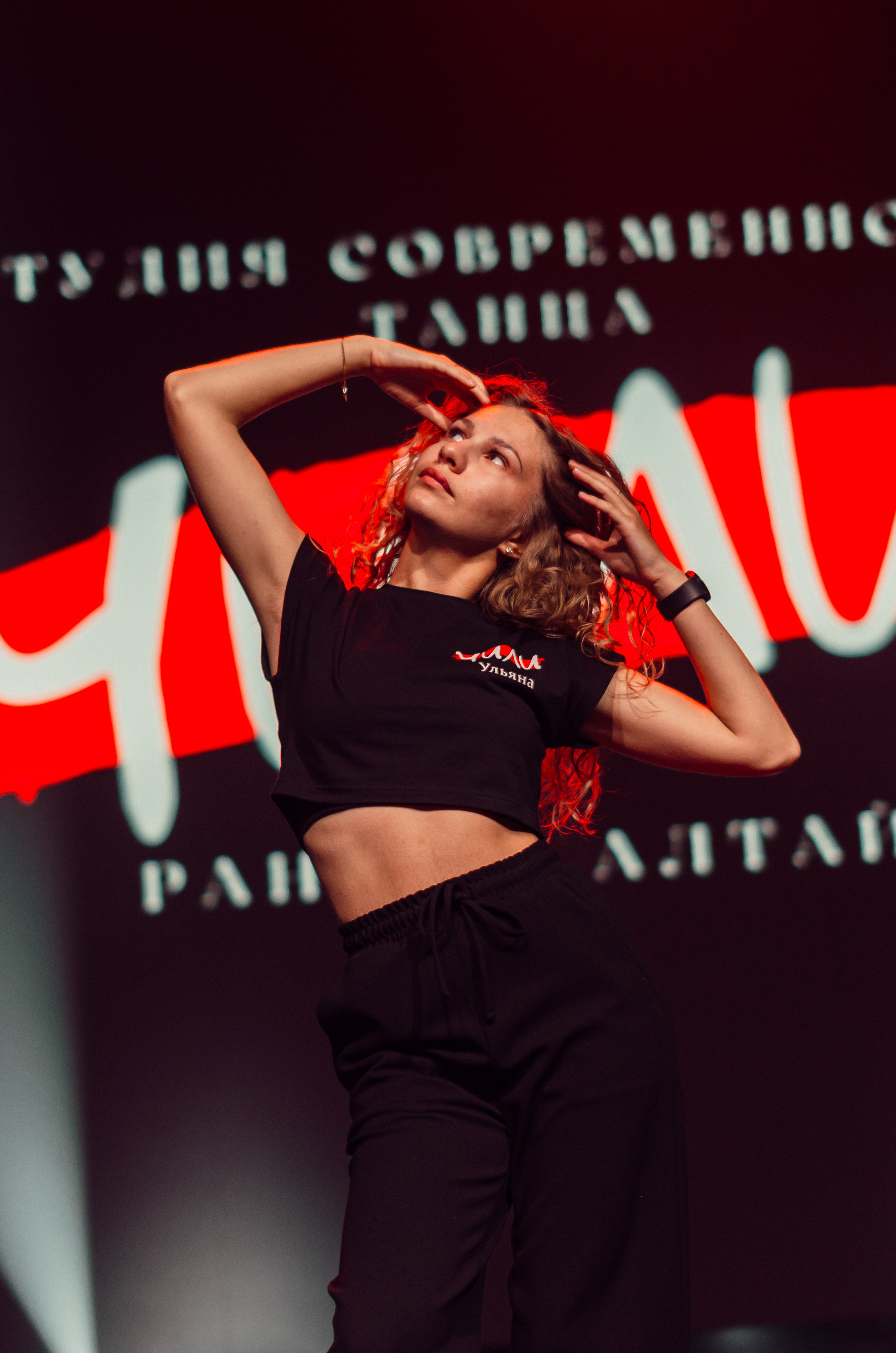 Групповая фотосъемка танцевального коллектива. Денисова Аля — фотограф для парных съемок и индивидуальных историй в Барнауле