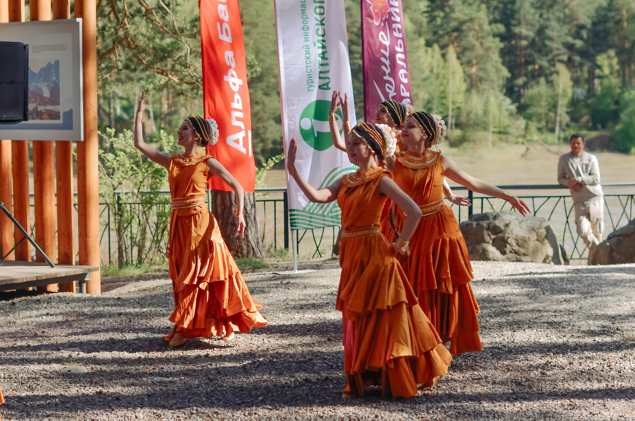 Фестиваль «Цветение Маральника на Алтае 2025». Фоторепортаж. Денисова Аля — фотограф для парных съемок и индивидуальных историй в Барнауле