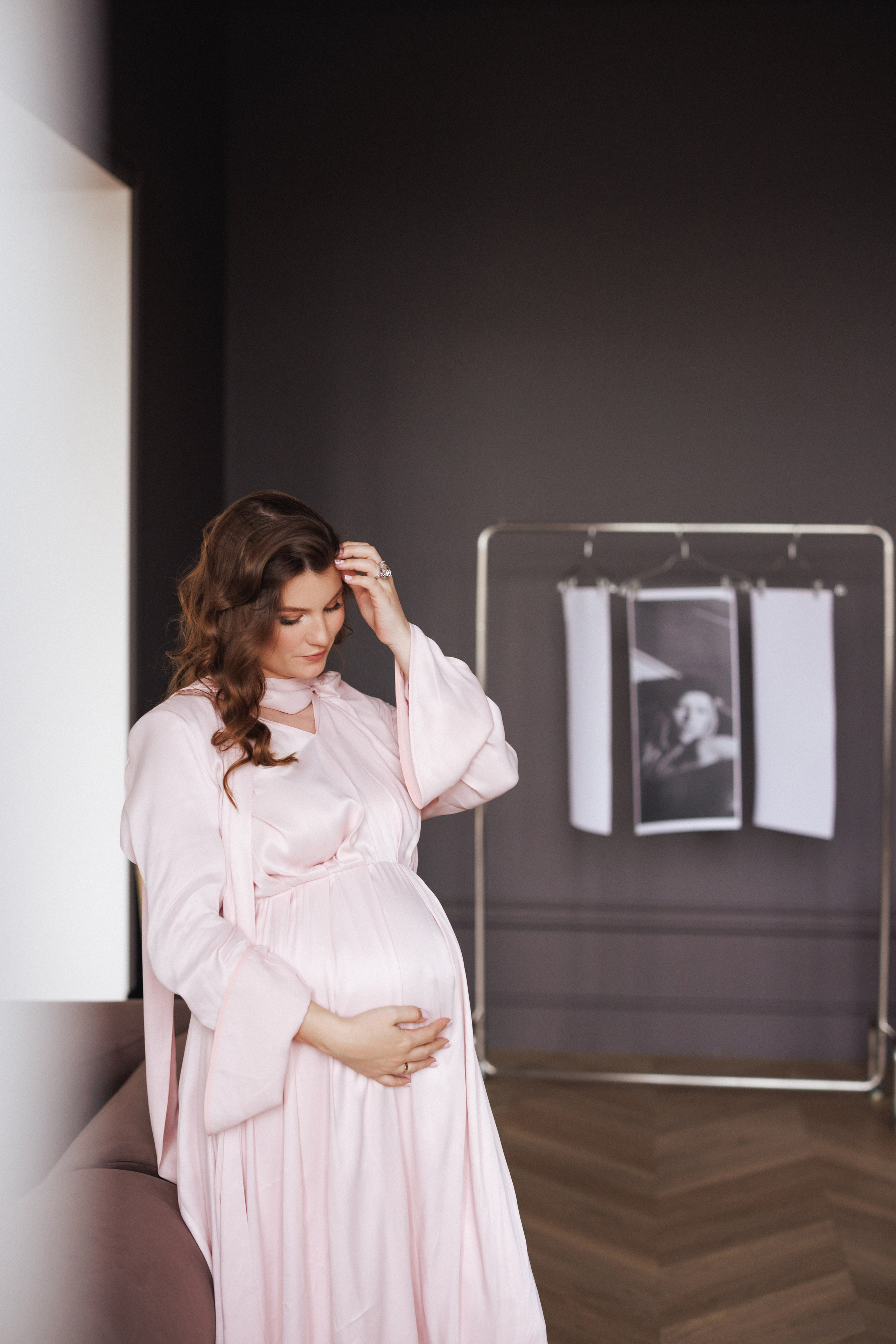 Семейная фотосессия для мамы и дочки в фотостудии «Париж», город Краснодар. Семейный и детский фотограф в Краснодаре Анна Трашкова