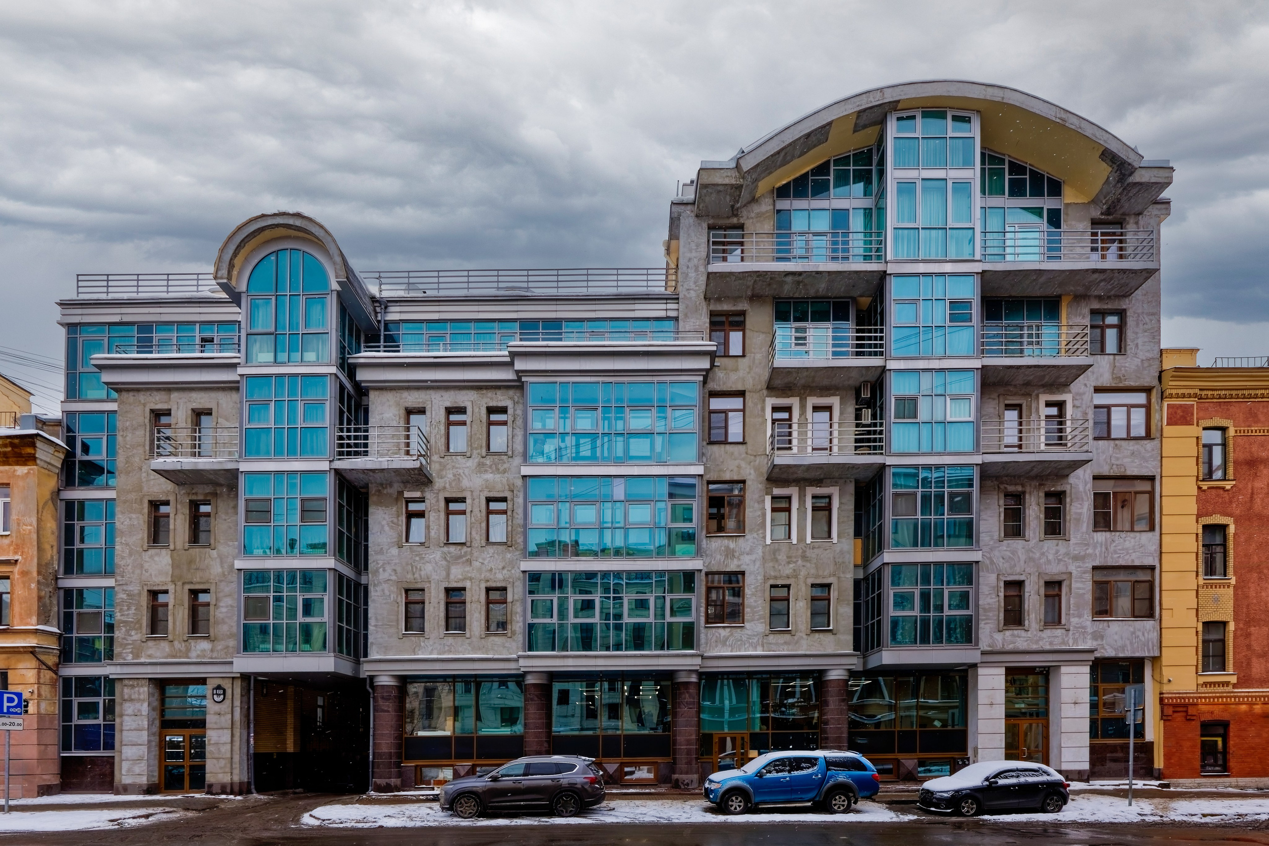 Жилой дом со встроенными помещениями, 2008 год. Архитектор Сергей Николаевич Рязанцев, Санкт-Петербург, улица Тележная, дом 22.