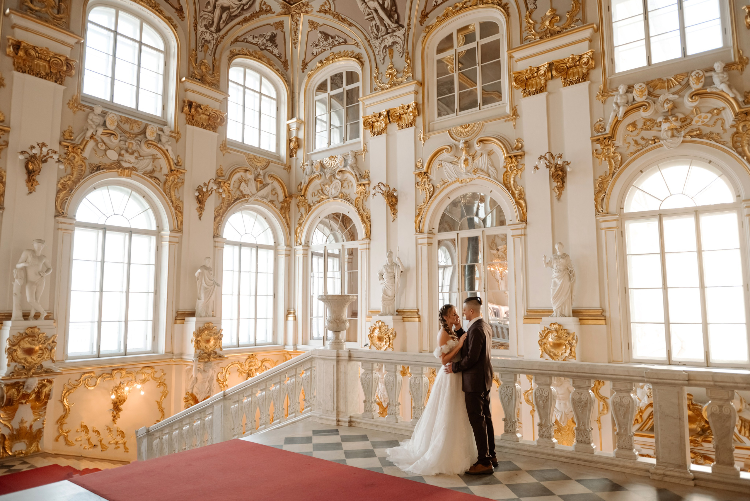 В залах лучшего музея. Свадебный и сеейный фотограф в Санкт-Петербурге Елена Худякова