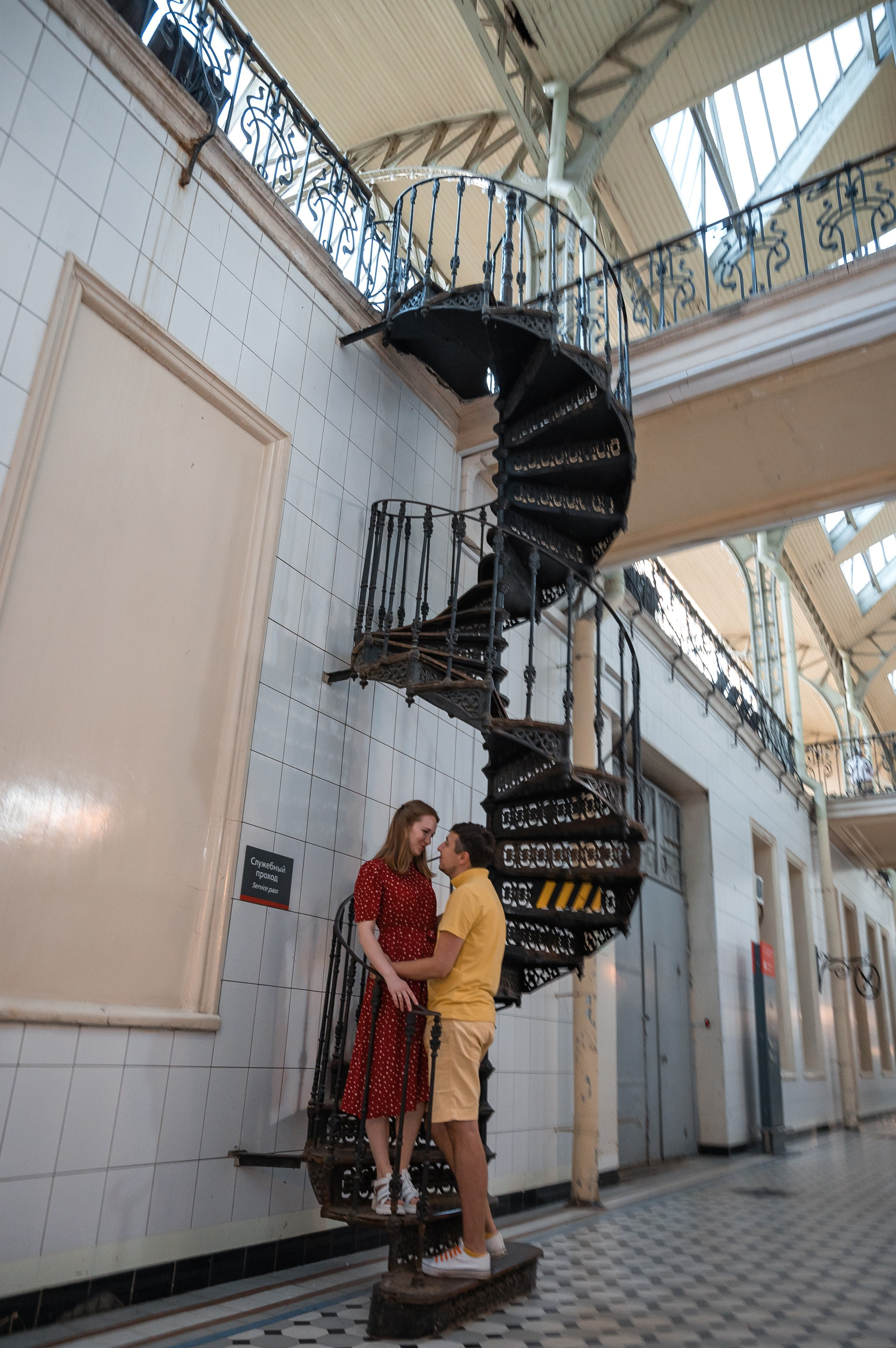 Пара на Витебском вокзале. Свадебный и семейный фотограф из Санкт-Петербурга Климов Анатолий