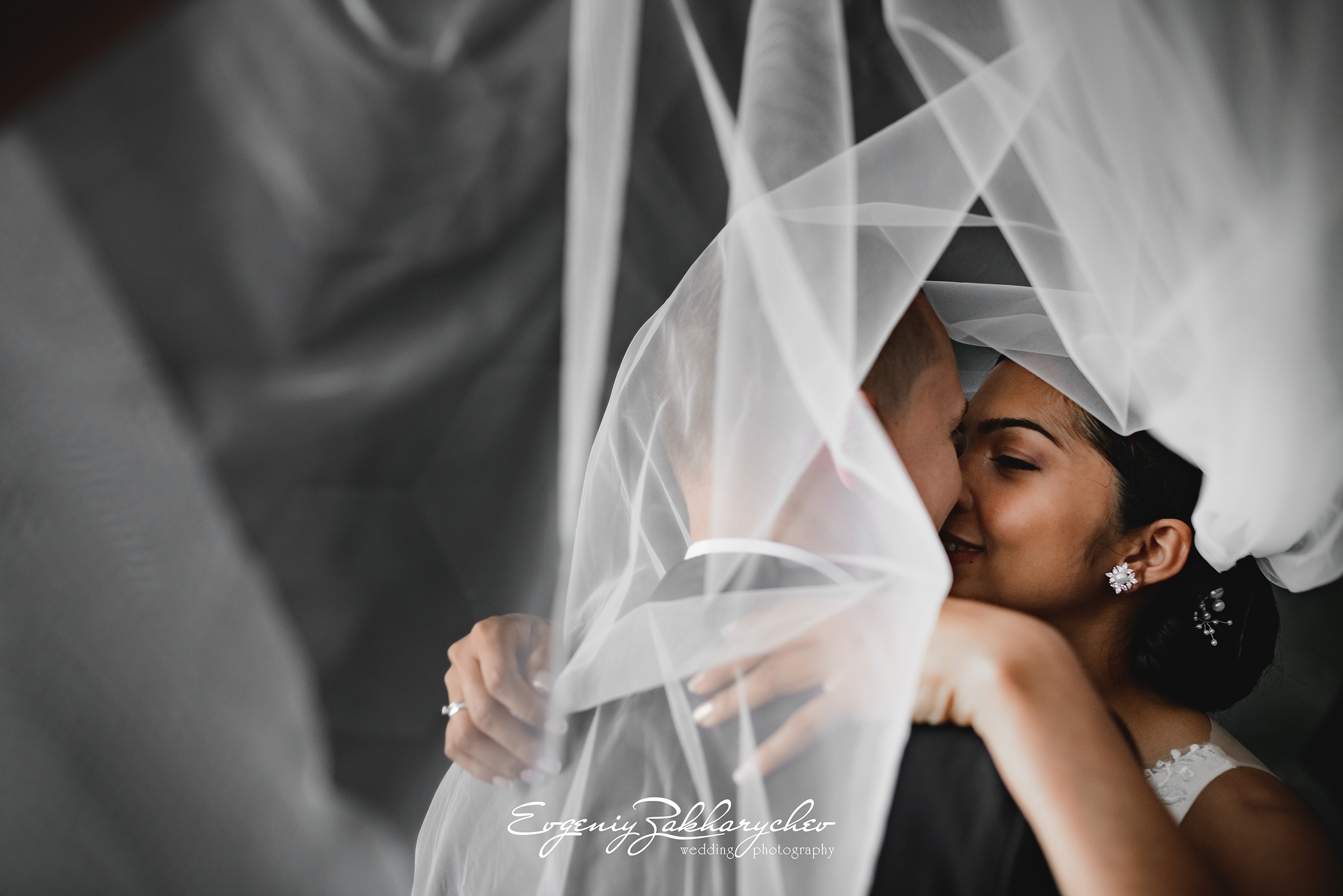 ALEX & SAI. Professional wedding photographer Evgeniy Zakharychev