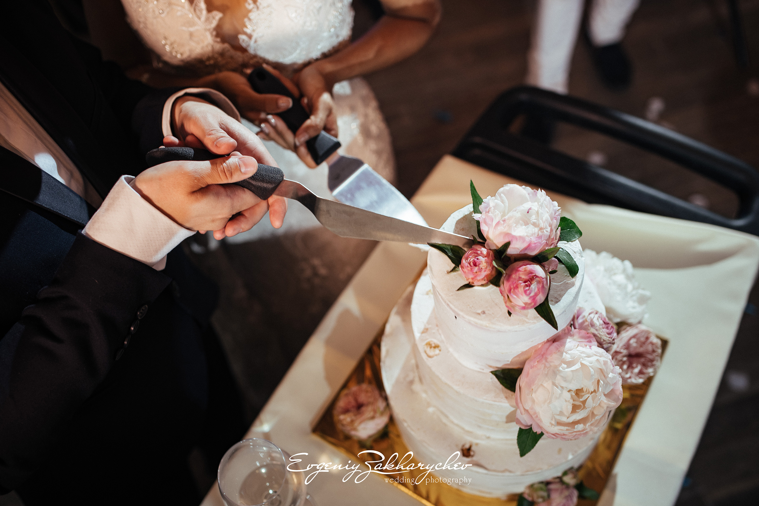 ALEX & SAI. Professional wedding photographer Evgeniy Zakharychev