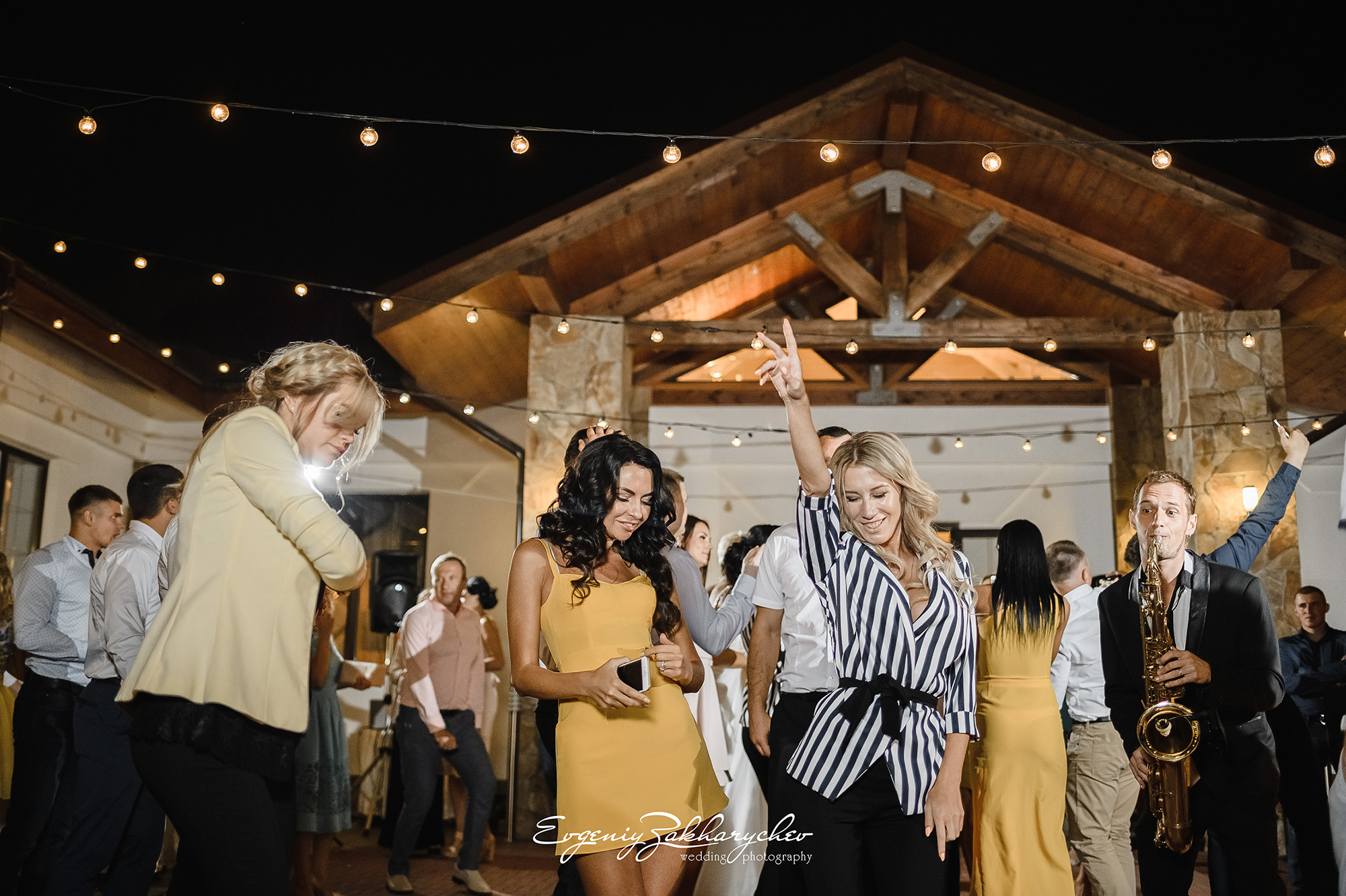 ARTEM & ALENA. Professional wedding photographer Evgeniy Zakharychev