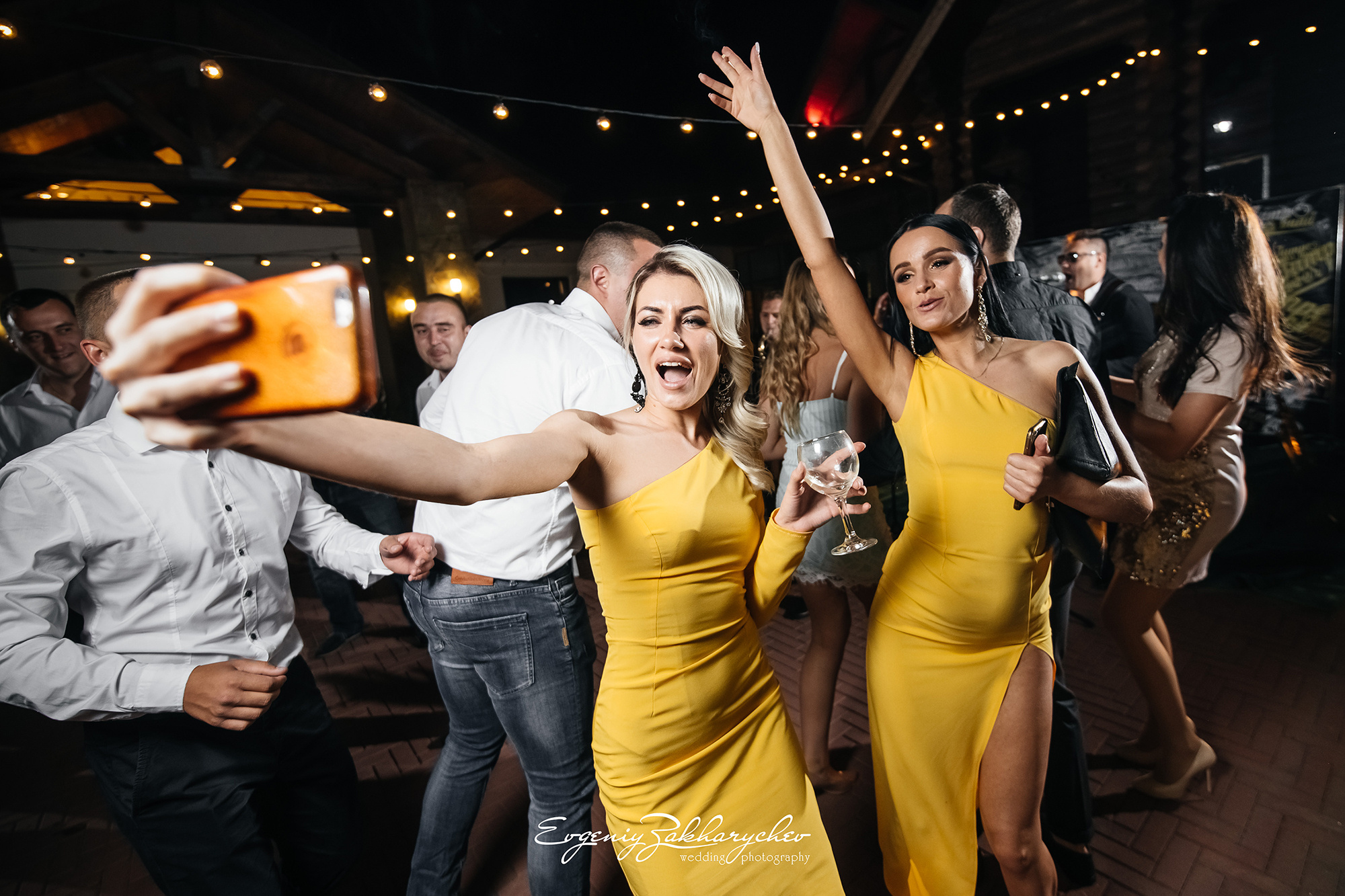 ARTEM & ALENA. Professional wedding photographer Evgeniy Zakharychev