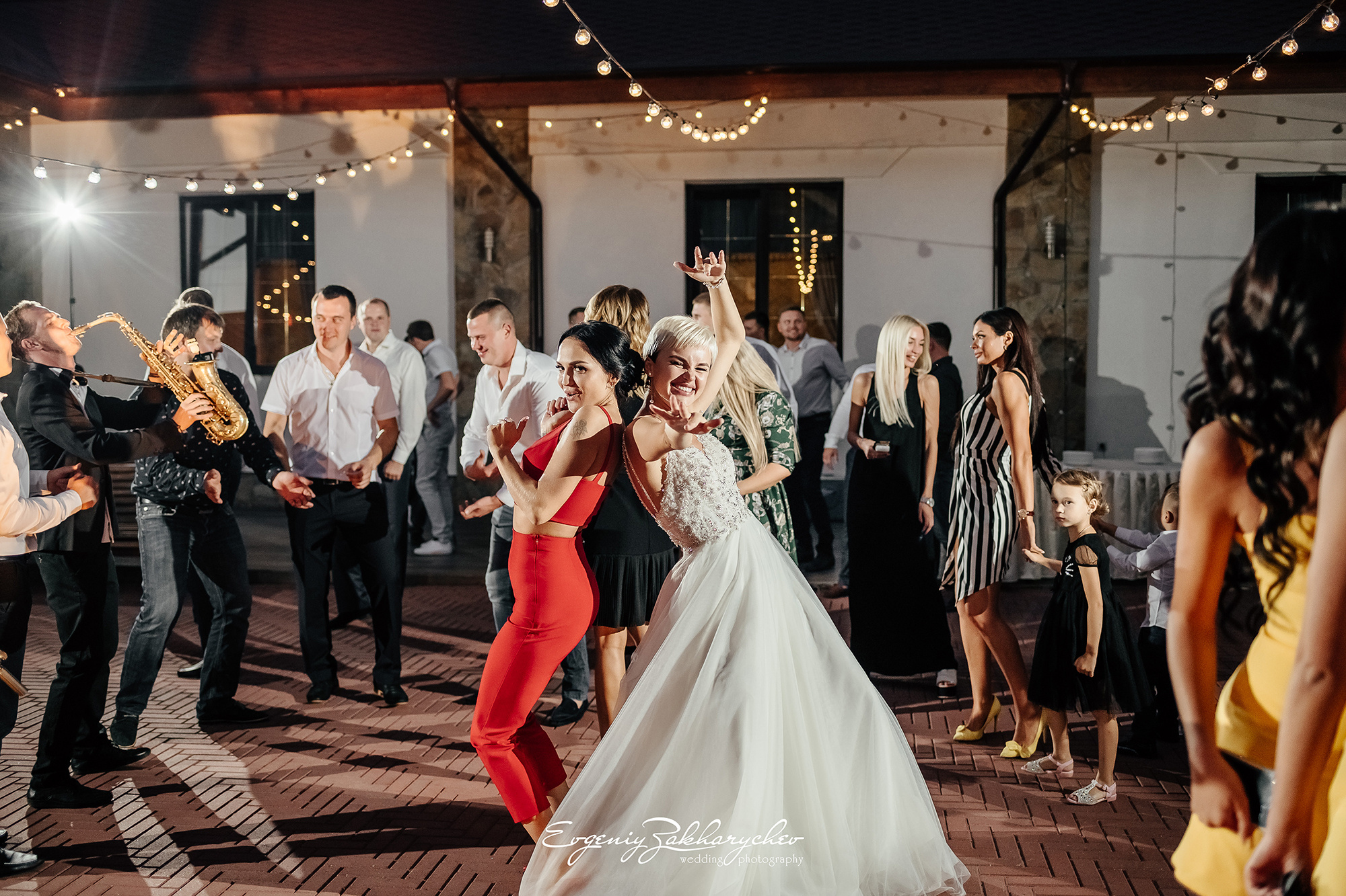 ARTEM & ALENA. Professional wedding photographer Evgeniy Zakharychev