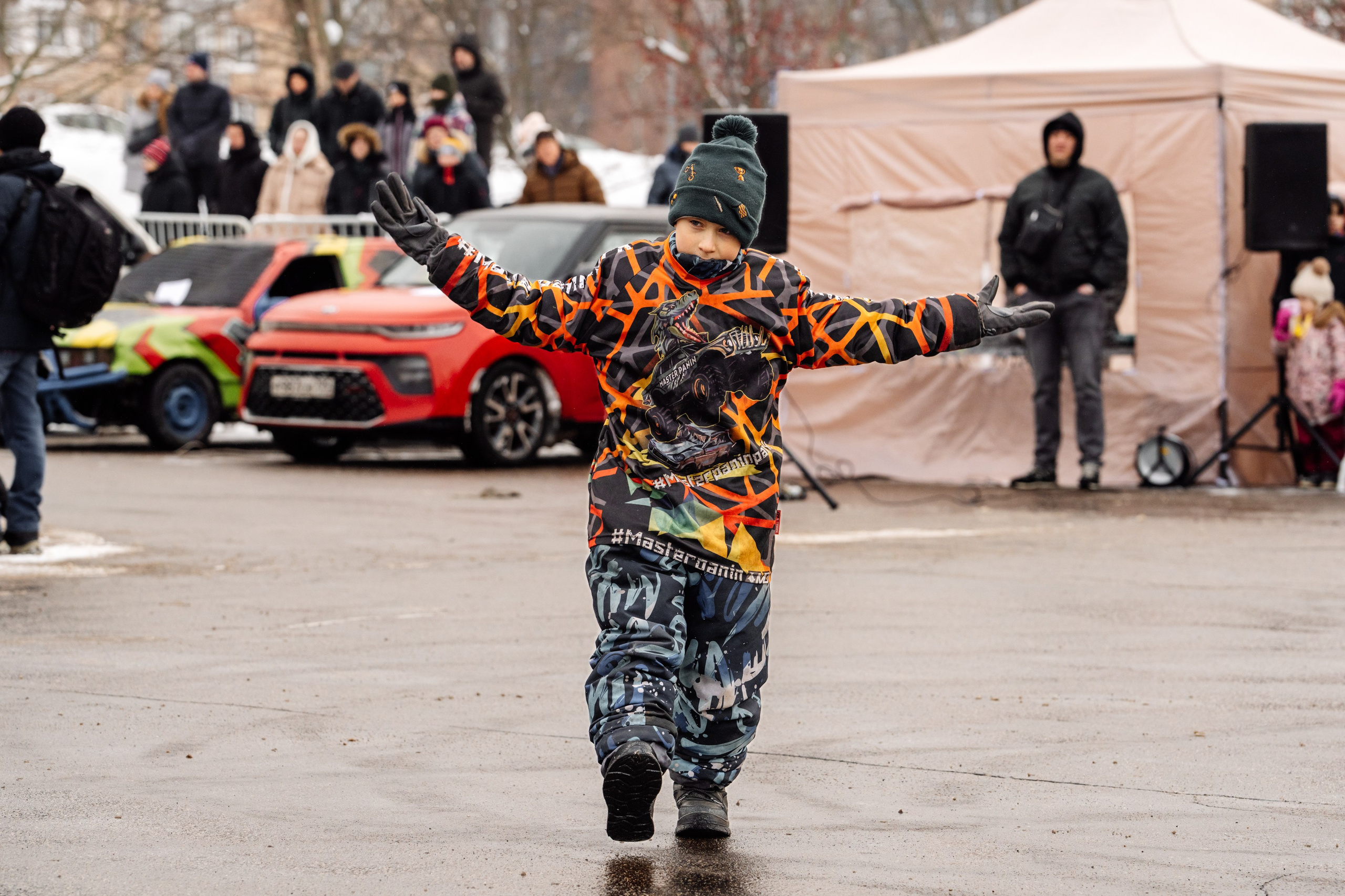 маленький мальчик каскадёр 
