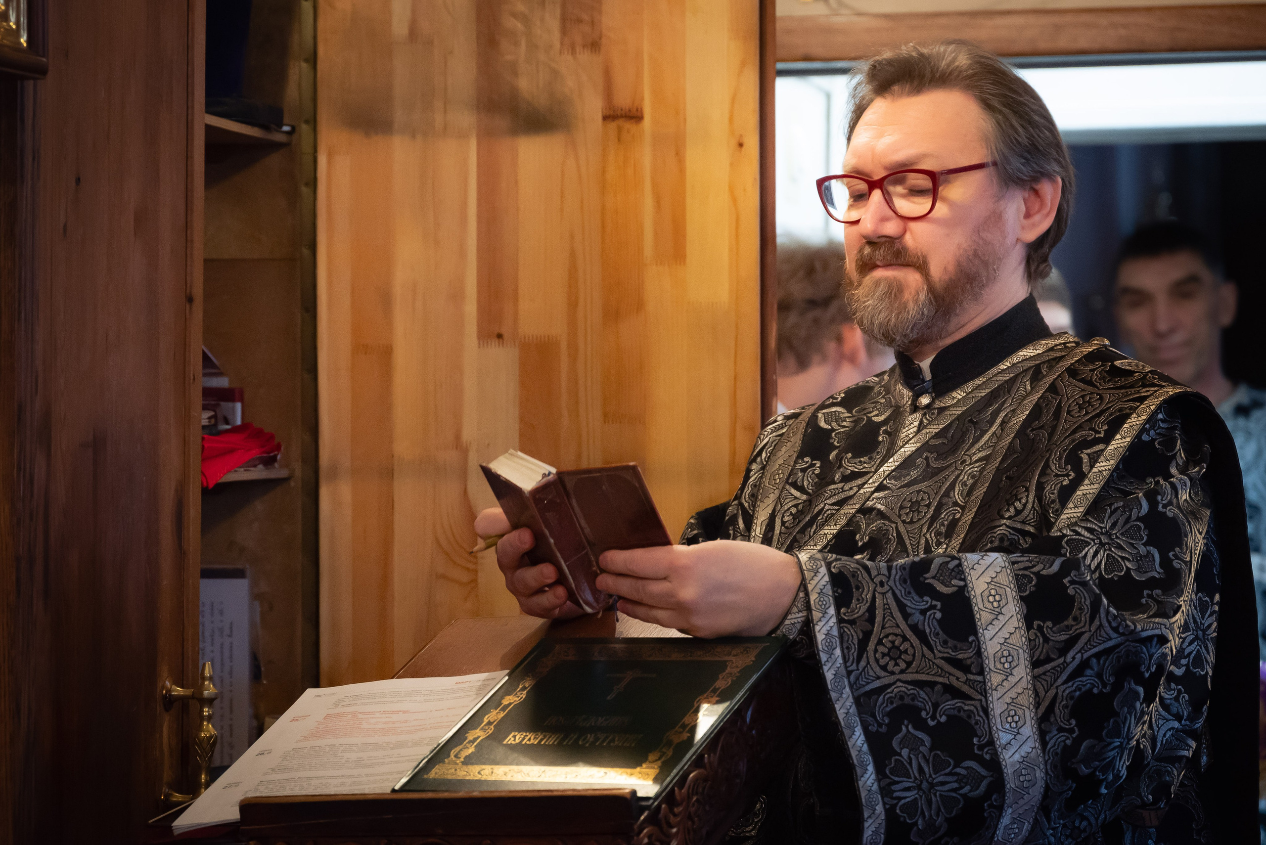 Богородский храм. Вынос Плащаницы. Антон и Татьяна Денисенко — В храме