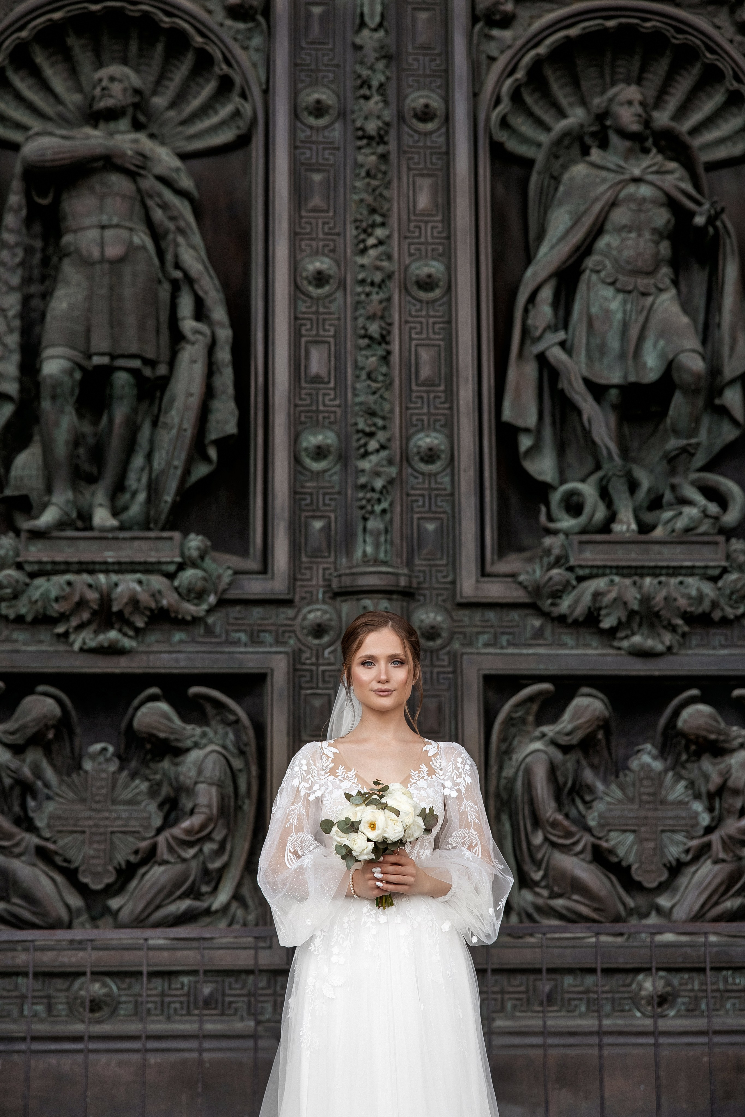 Яркая свадебная фотосессия под дождем. Свадебный и семейный фотограф Алексей Аверин